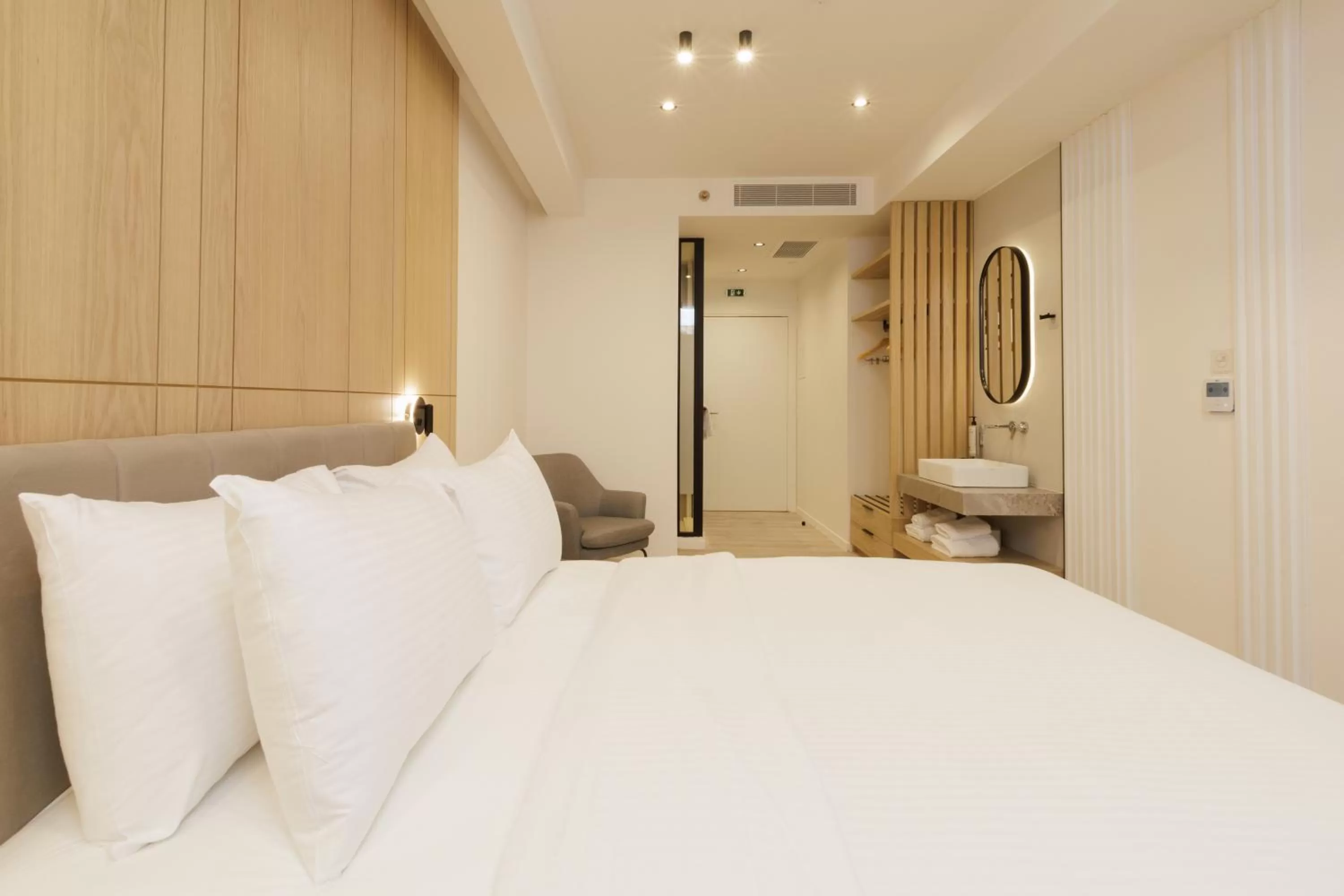 Bedroom, Bed in LUX&EASY Signature Syngrou 234