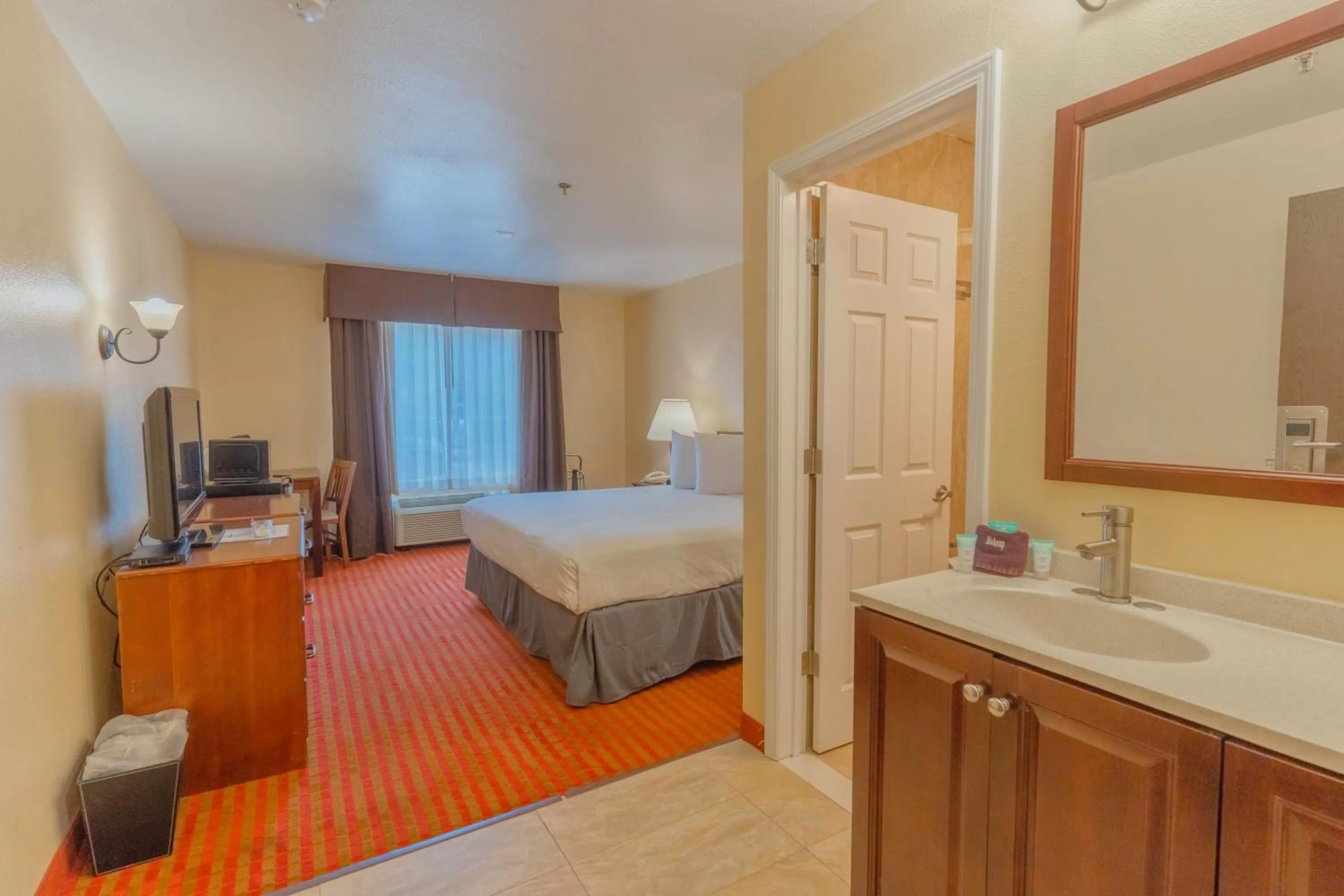 Bed in The Monarch Inn