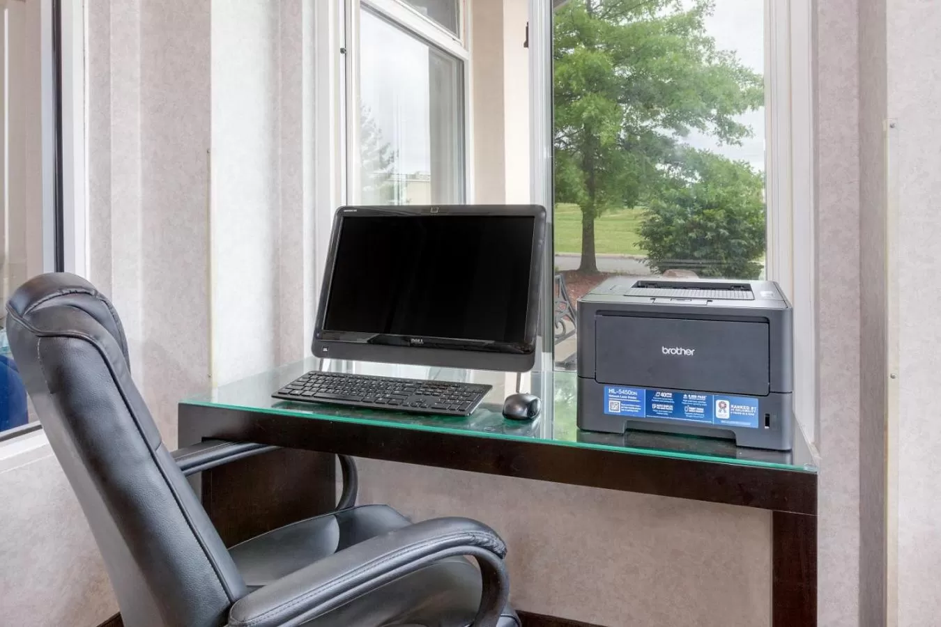 On-site shops in Baymont by Wyndham Howell/Brighton