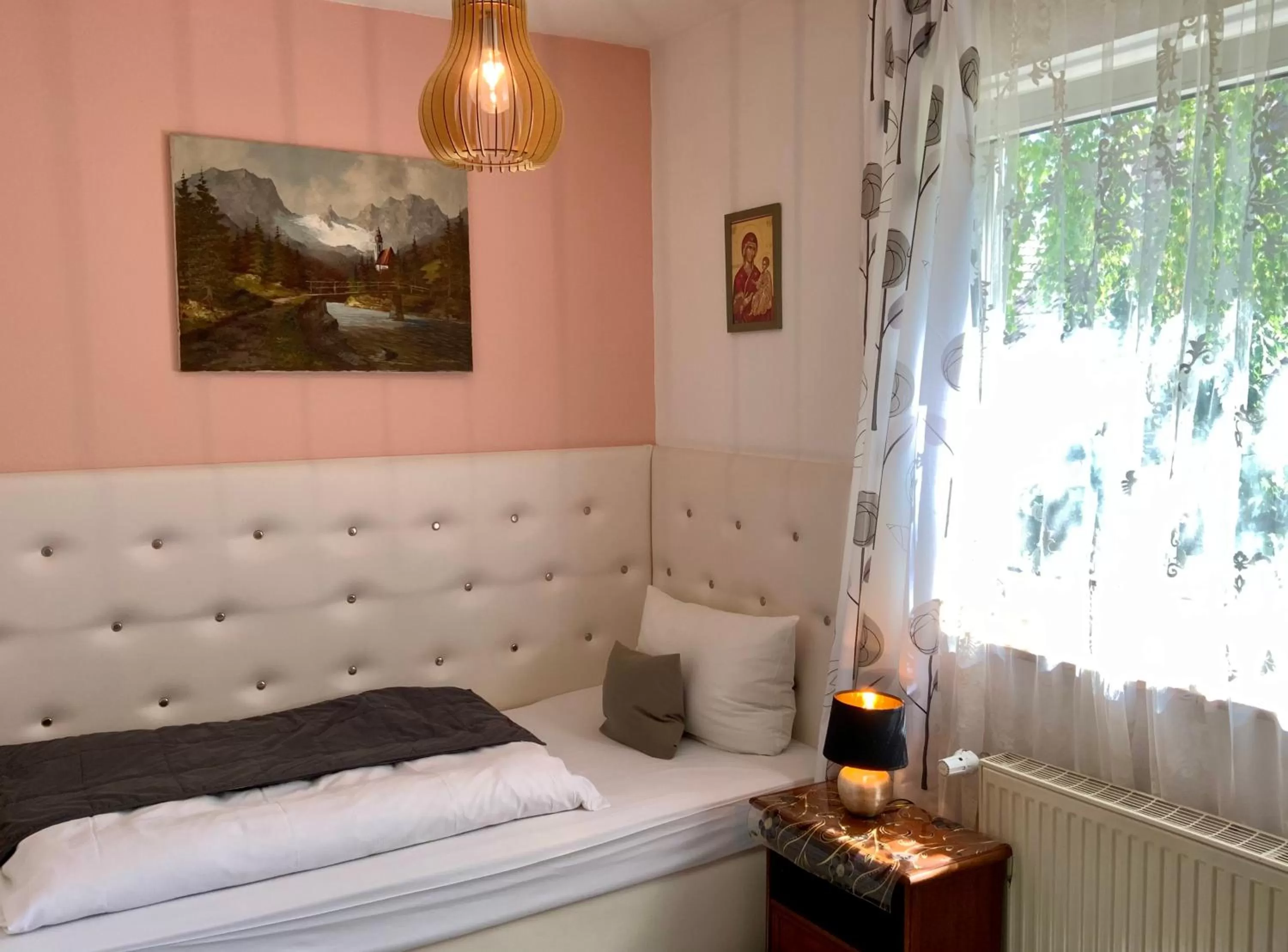 Bed in Hotel Attaché