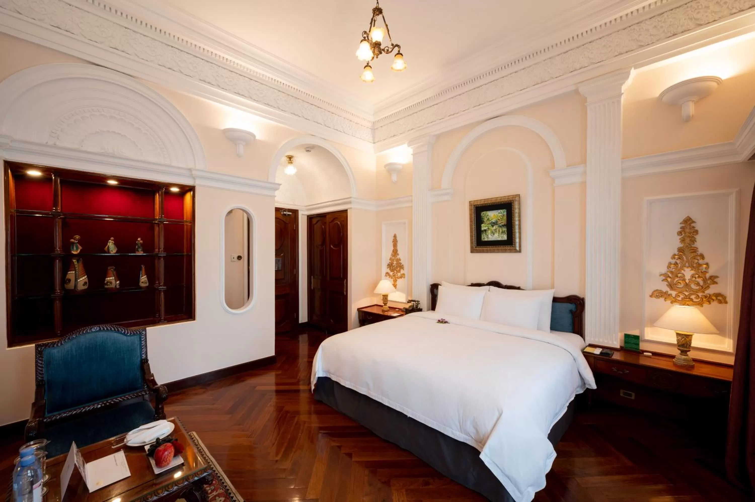Photo of the whole room, Bed in Hotel Majestic Saigon