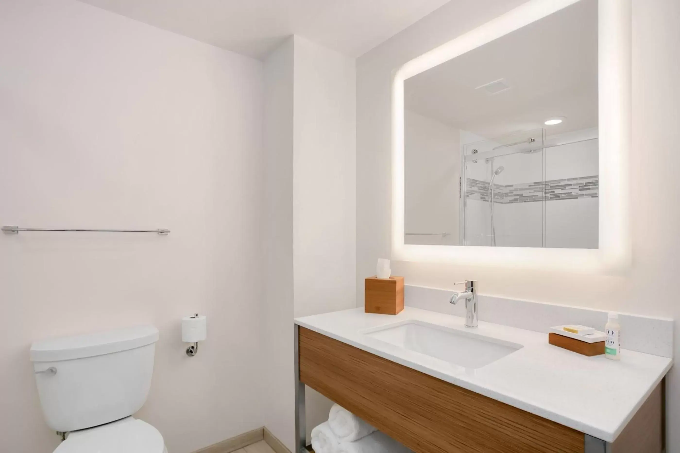 Premium Corner Queen Room in EVEN Hotel Pittsburgh Downtown by IHG Premium Corner Queen Room in EVEN Hotel Pittsburgh Downtown by IHG