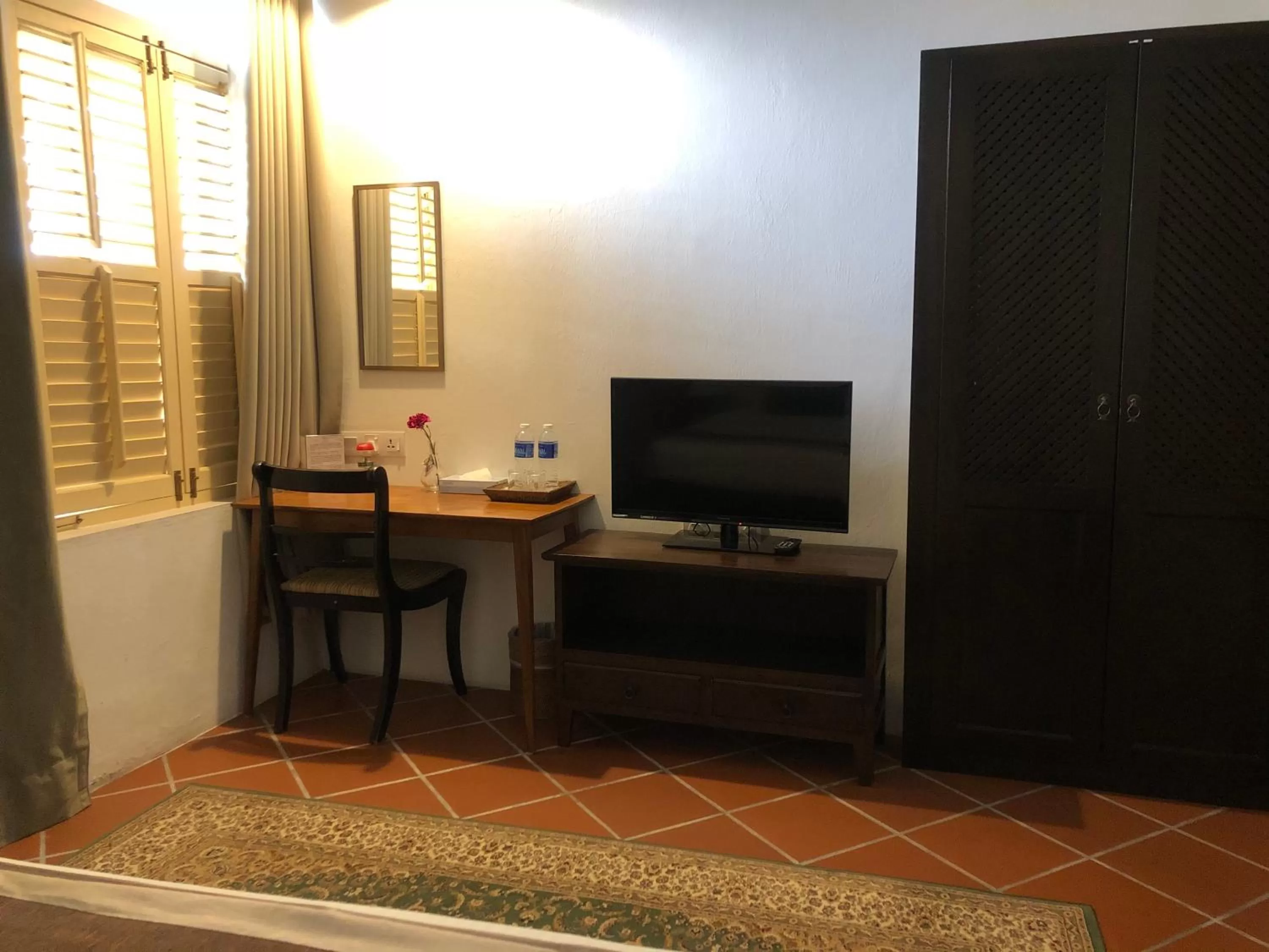 Seating area in Spices Hotel