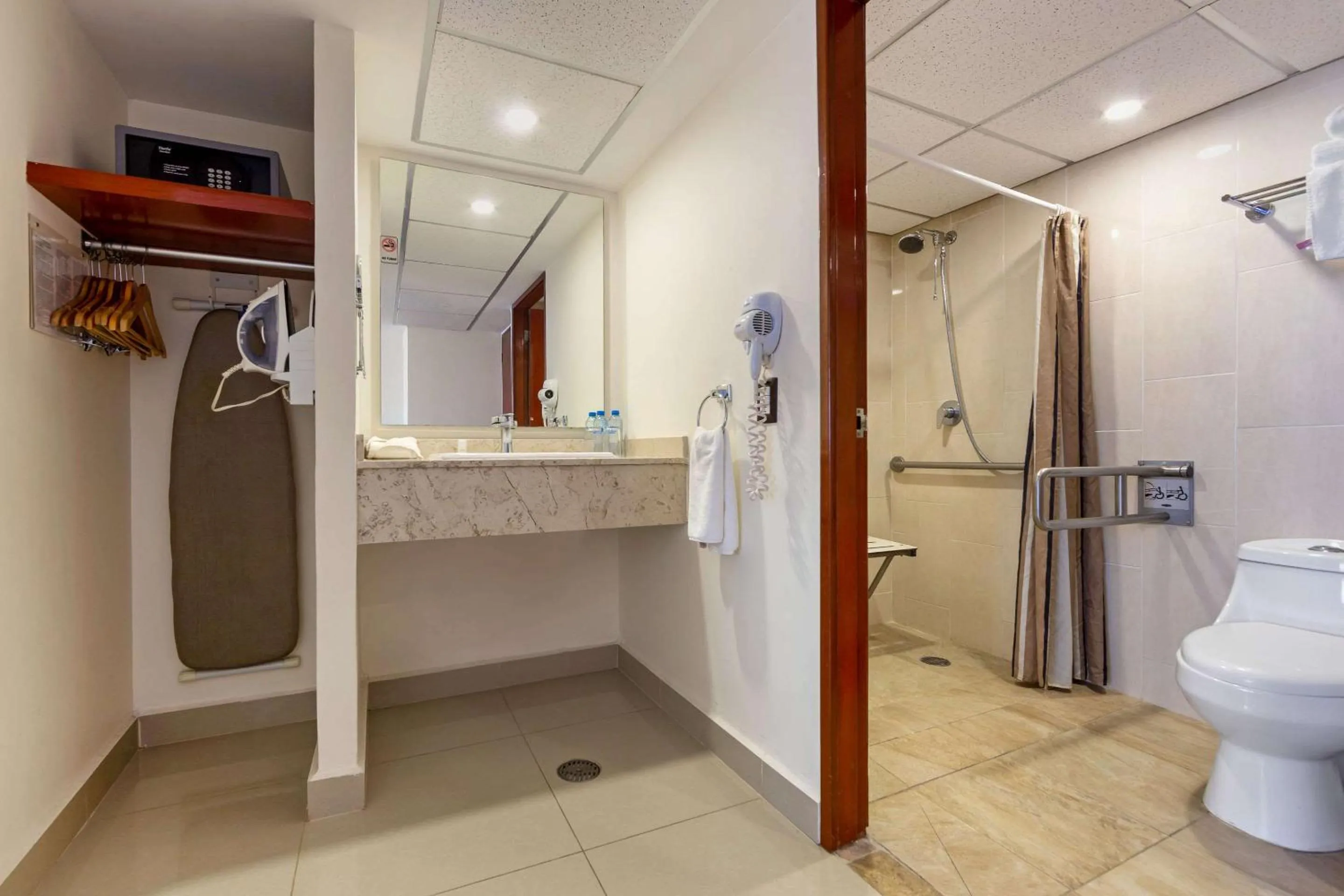 Bathroom in Hotel Hostal de Cortés