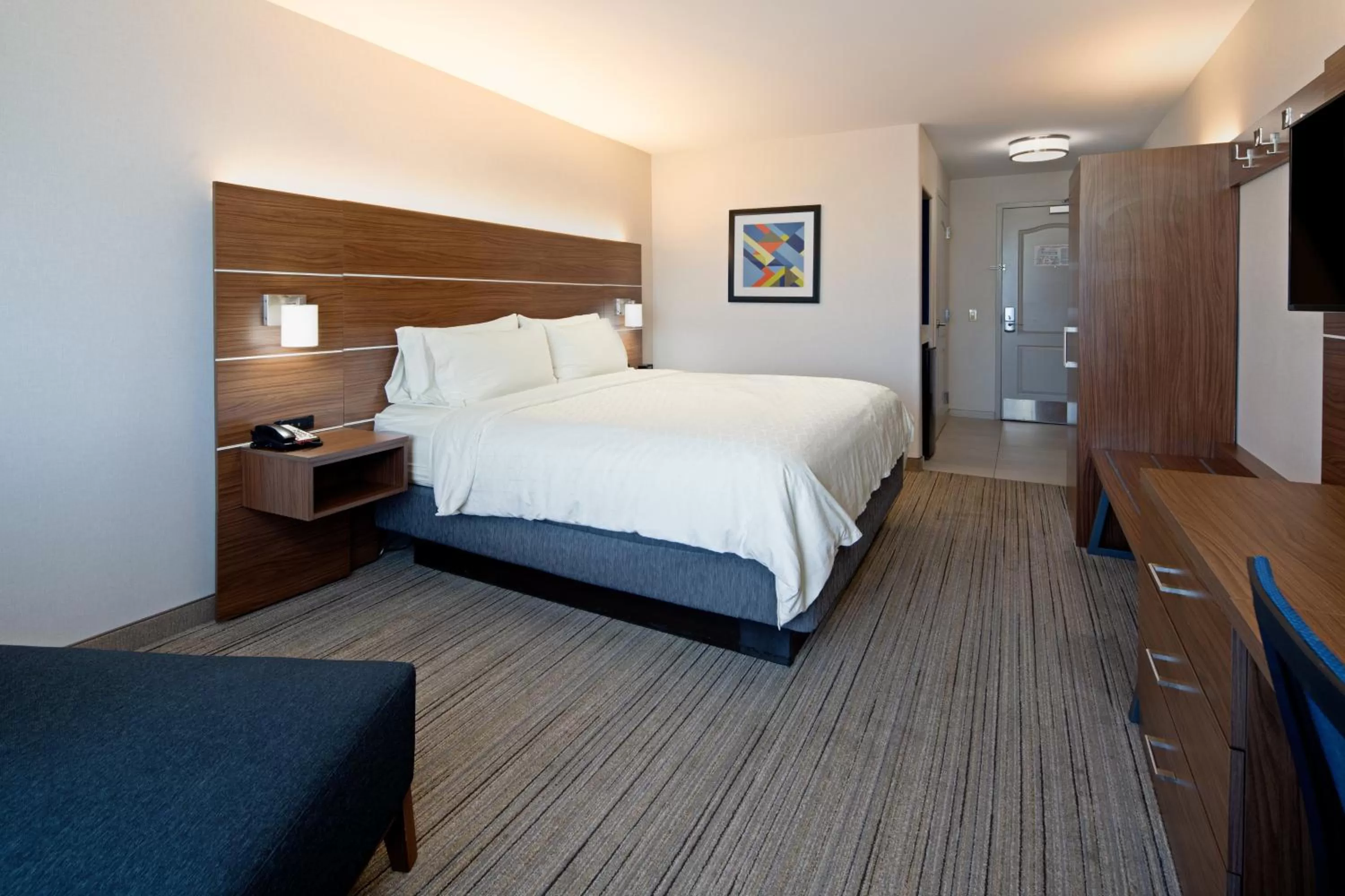 Photo of the whole room, Bed in Holiday Inn Express Fresno South by IHG