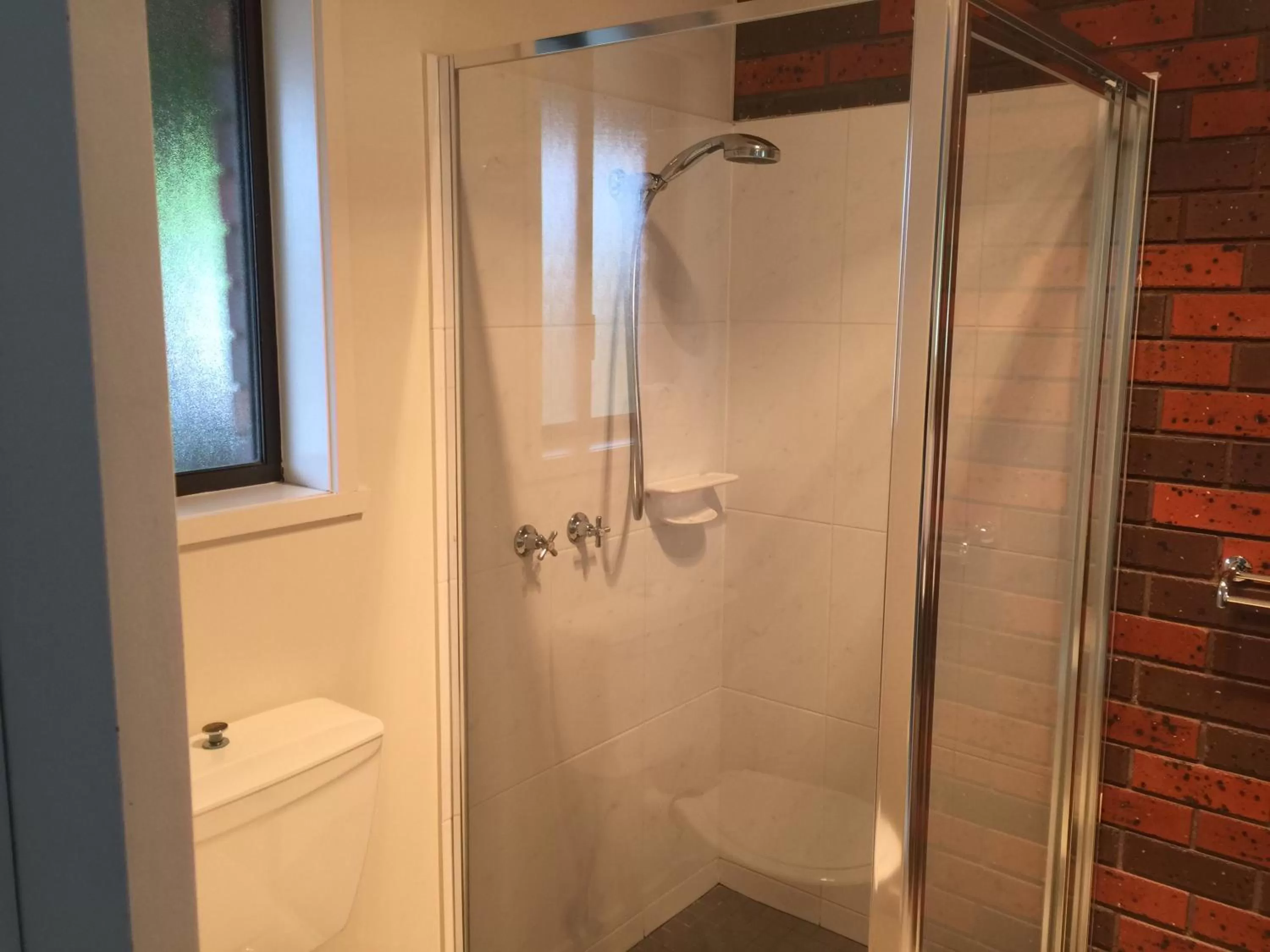 Bathroom in Warragul Views Motor Inn