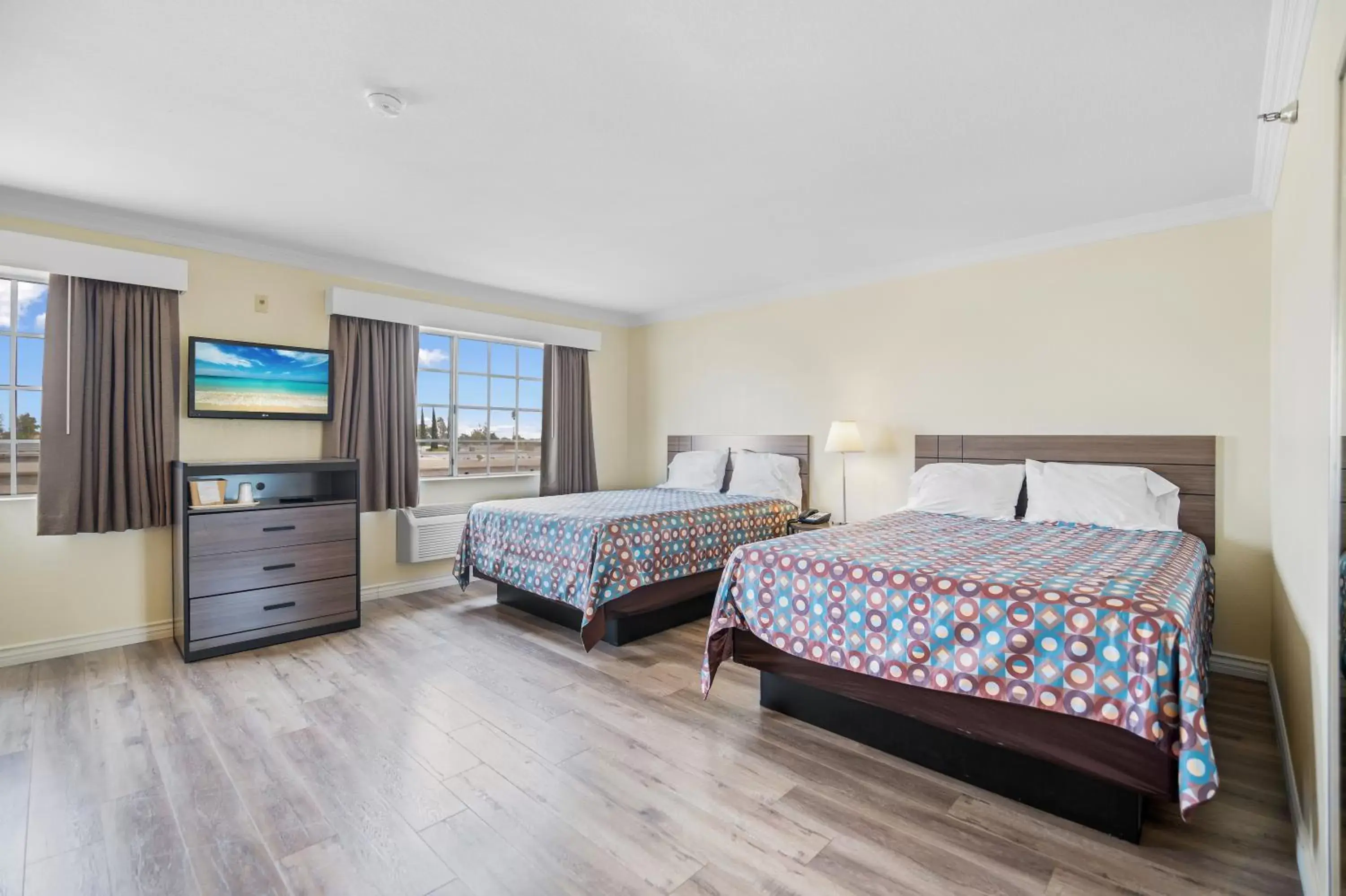 Queen Suite with Two Queen Beds in SureStay Hotel by Best Western Fontana Queen Suite with Two Queen Beds in SureStay Hotel by Best Western Fontana