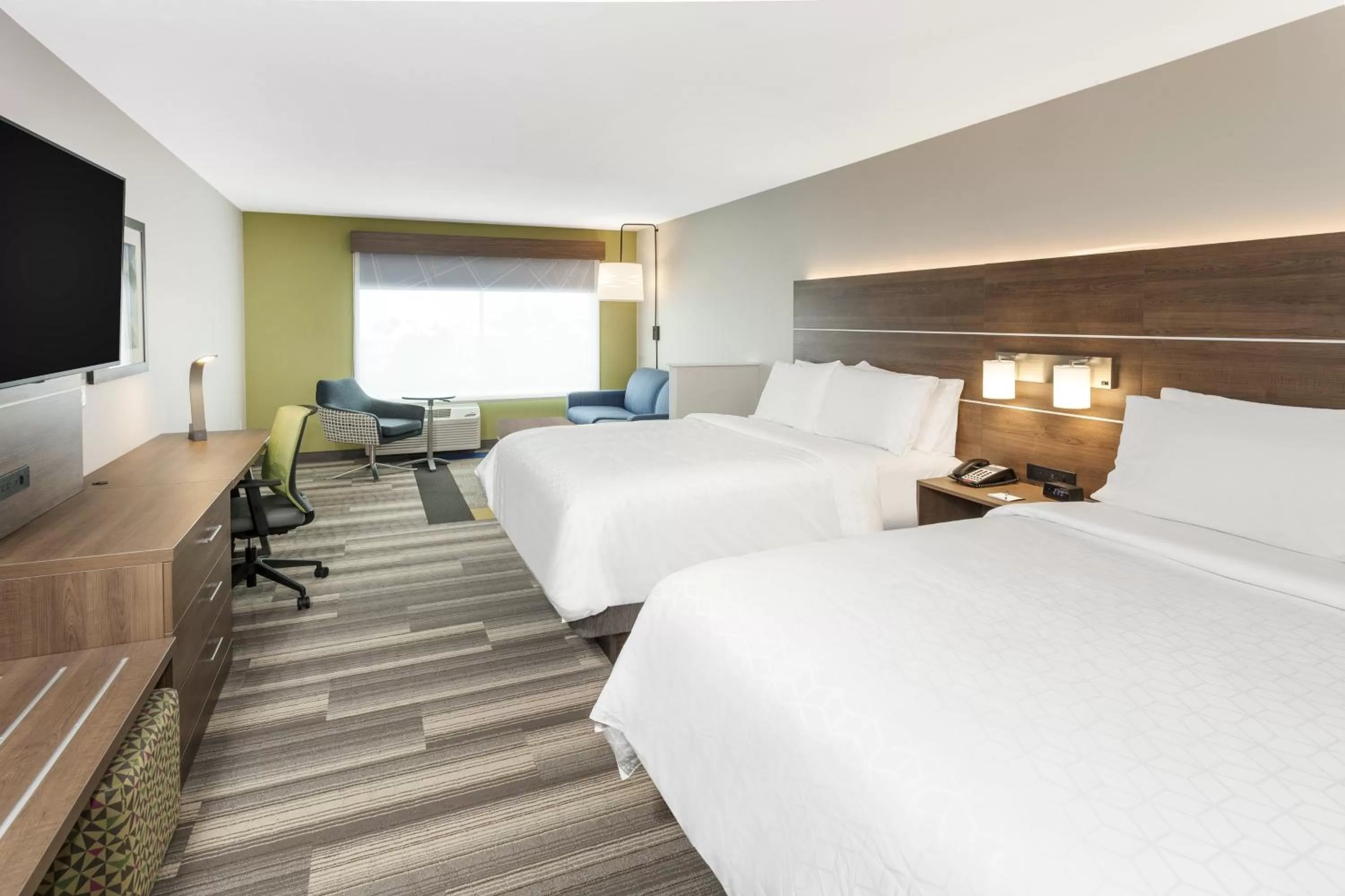 Photo of the whole room, Bed in Holiday Inn Express & Suites - Hudson I-94 by IHG