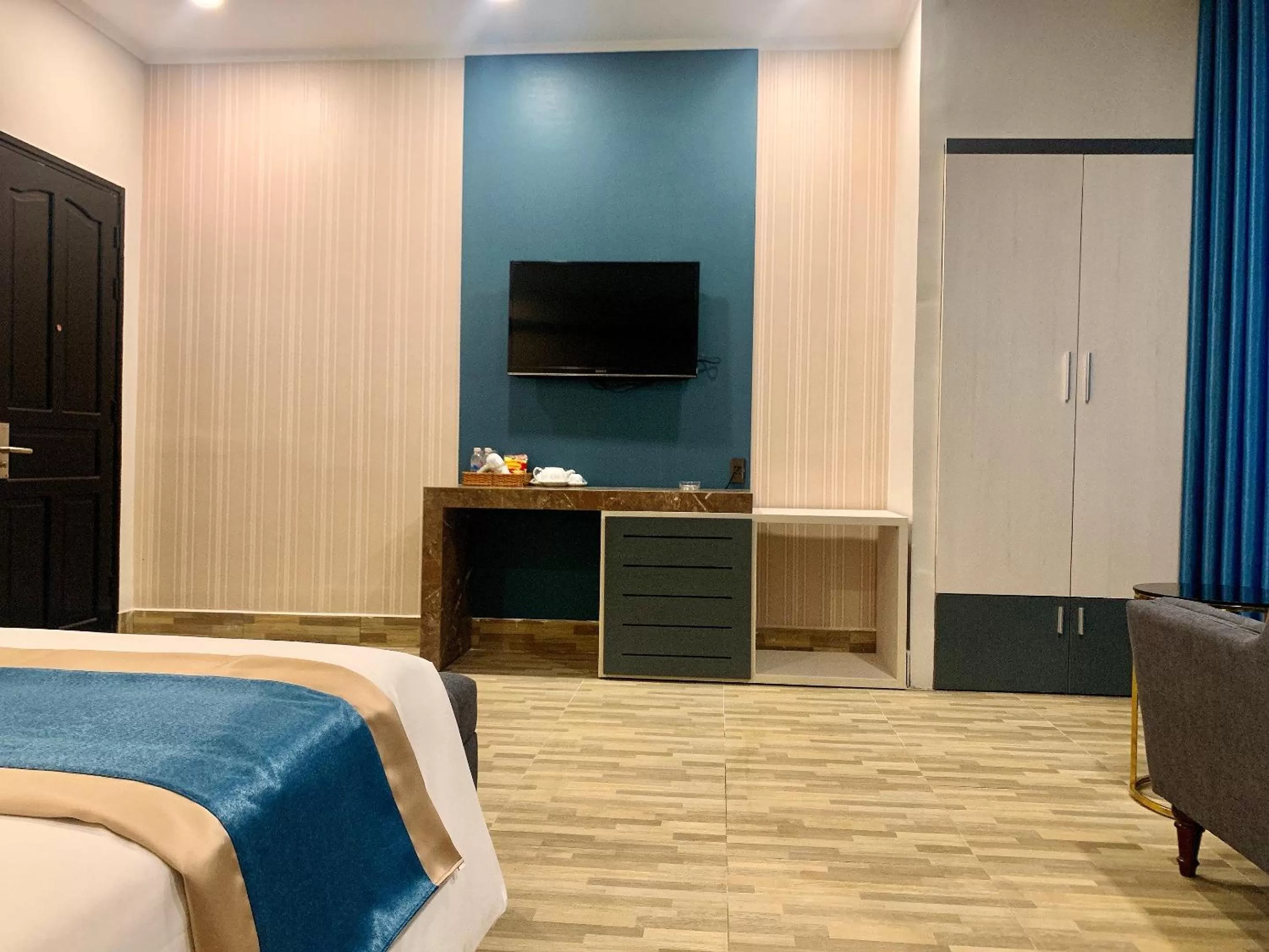 TV and multimedia, TV/Entertainment Center in LION HOTEL