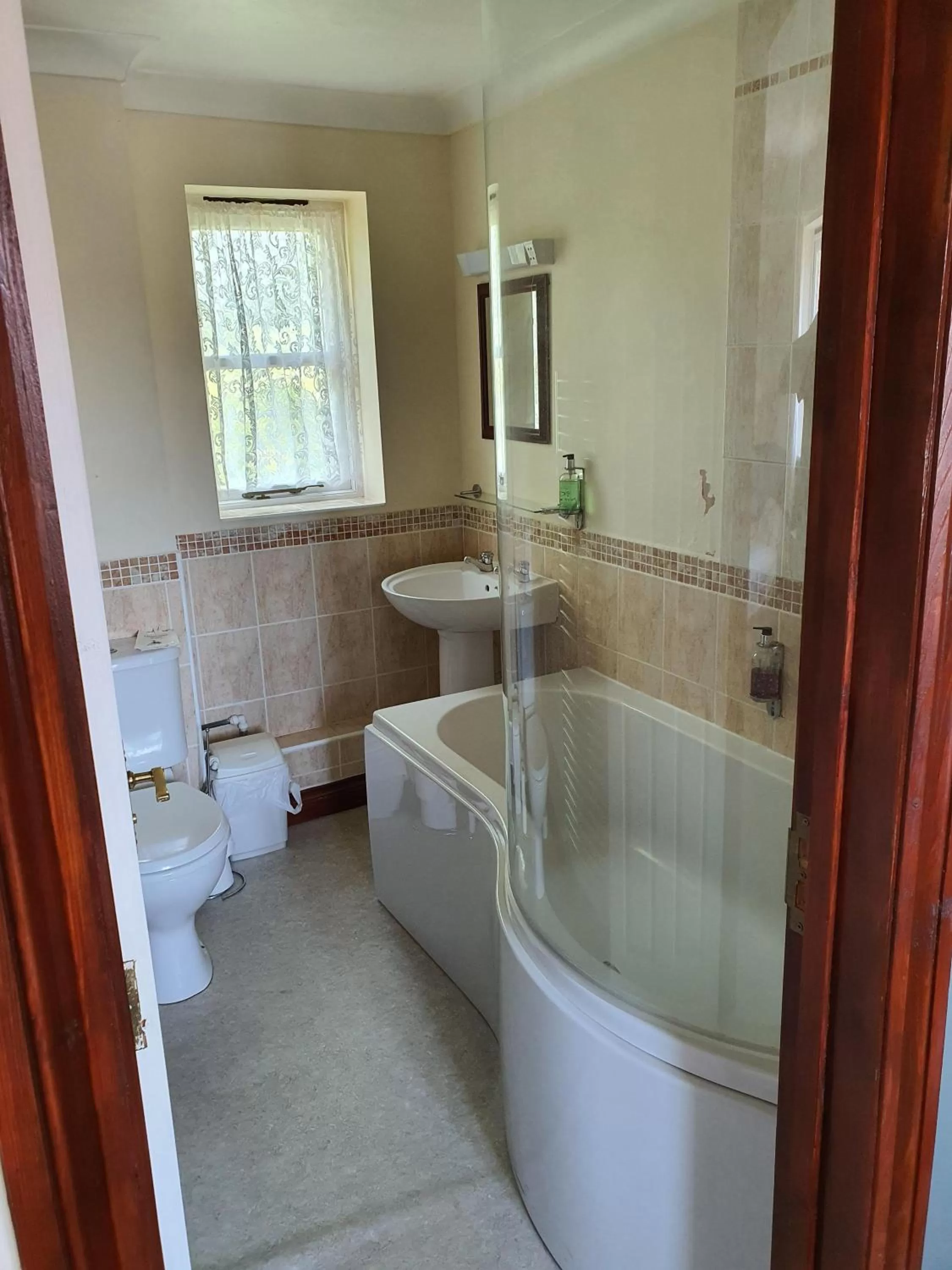 Bathroom in The Lugger Inn