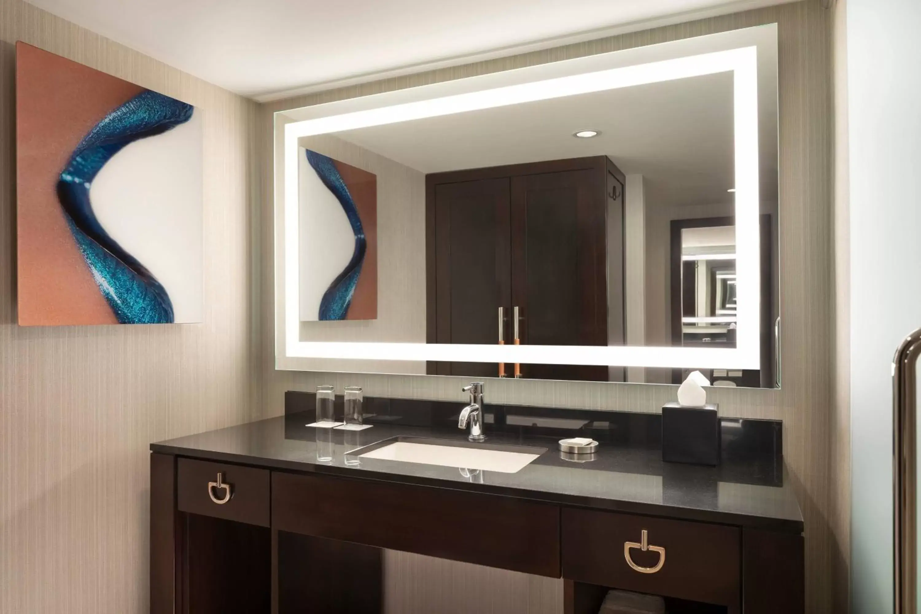 Club Level Queen Room with Two Queen Beds - Hearing Accessible/High Floor in Renaissance Phoenix Downtown Hotel Club Level Queen Room with Two Queen Beds - Hearing Accessible/High Floor in Renaissance Phoenix Downtown Hotel