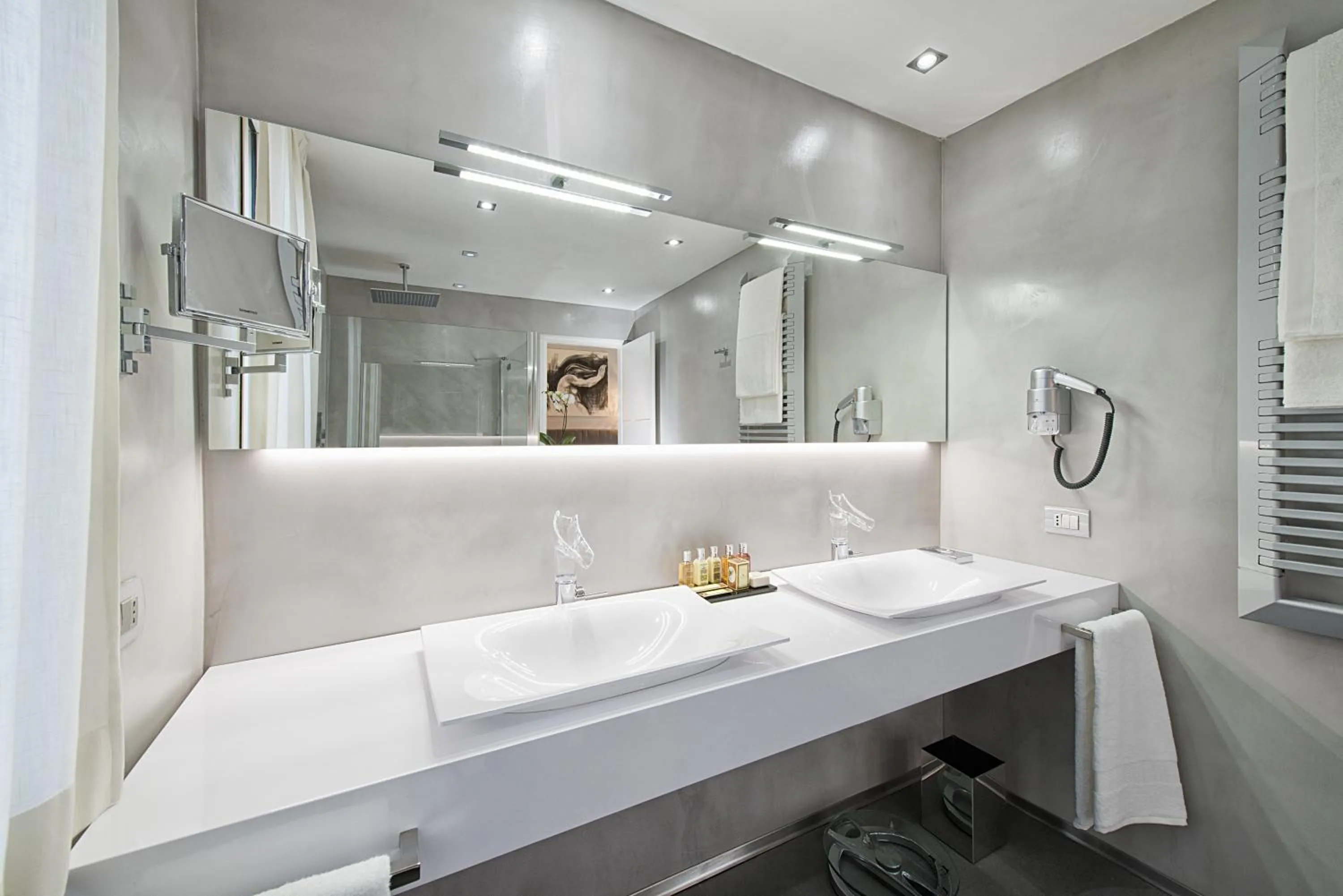 Shower in Domus Libera