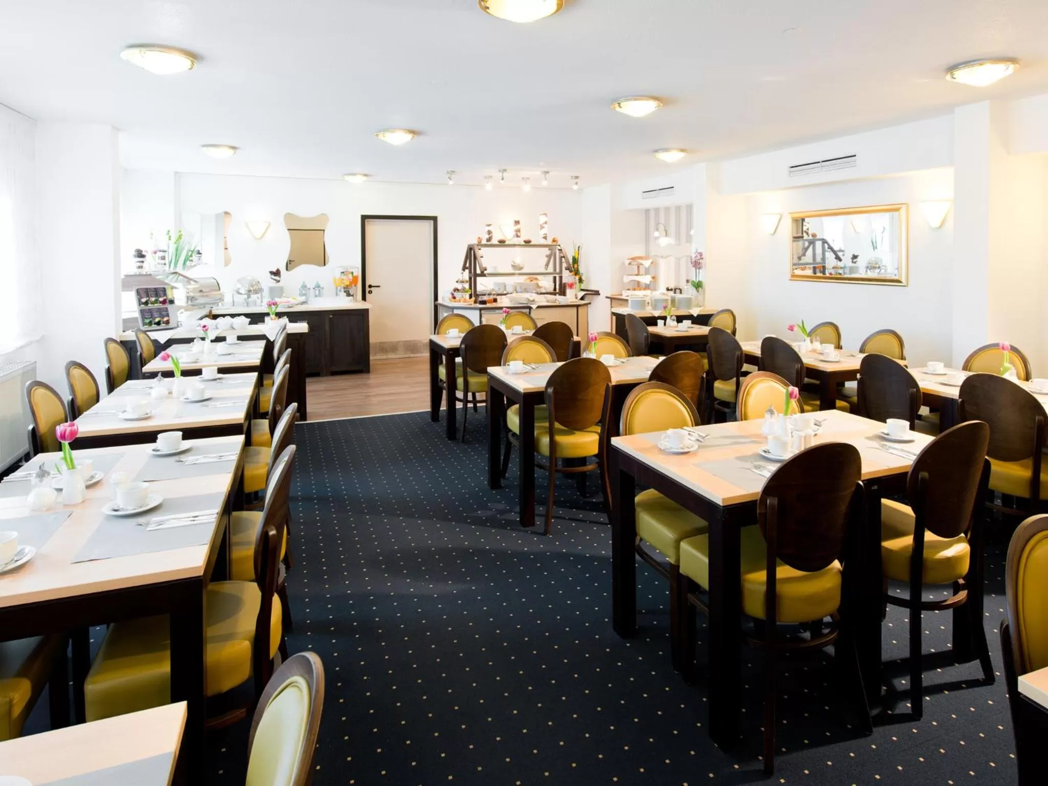 Restaurant/places to eat in ACHAT Hotel Darmstadt Griesheim