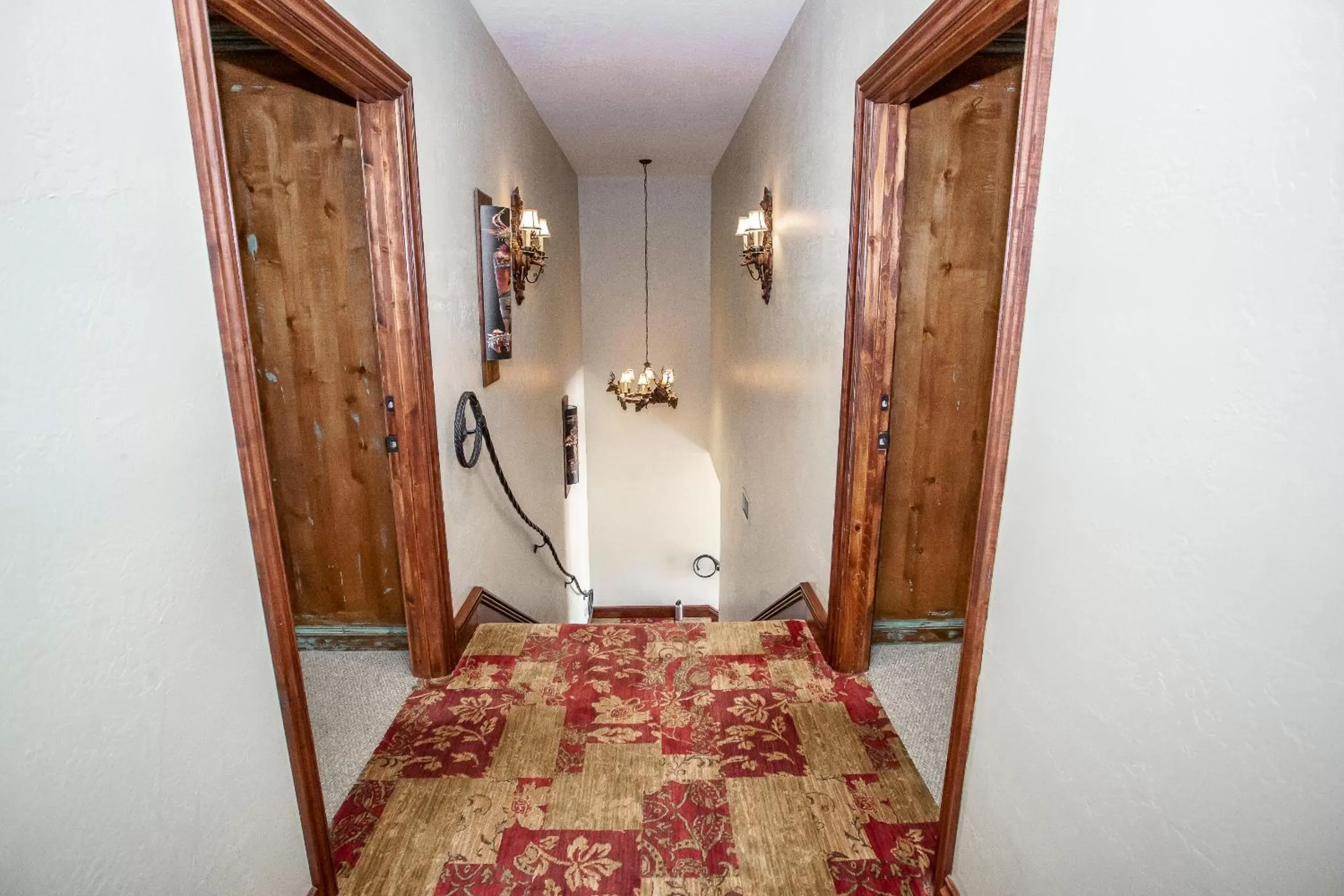 Main St Loft Overlooking Train Yard - Lofts Sterling & Sage - Toltec