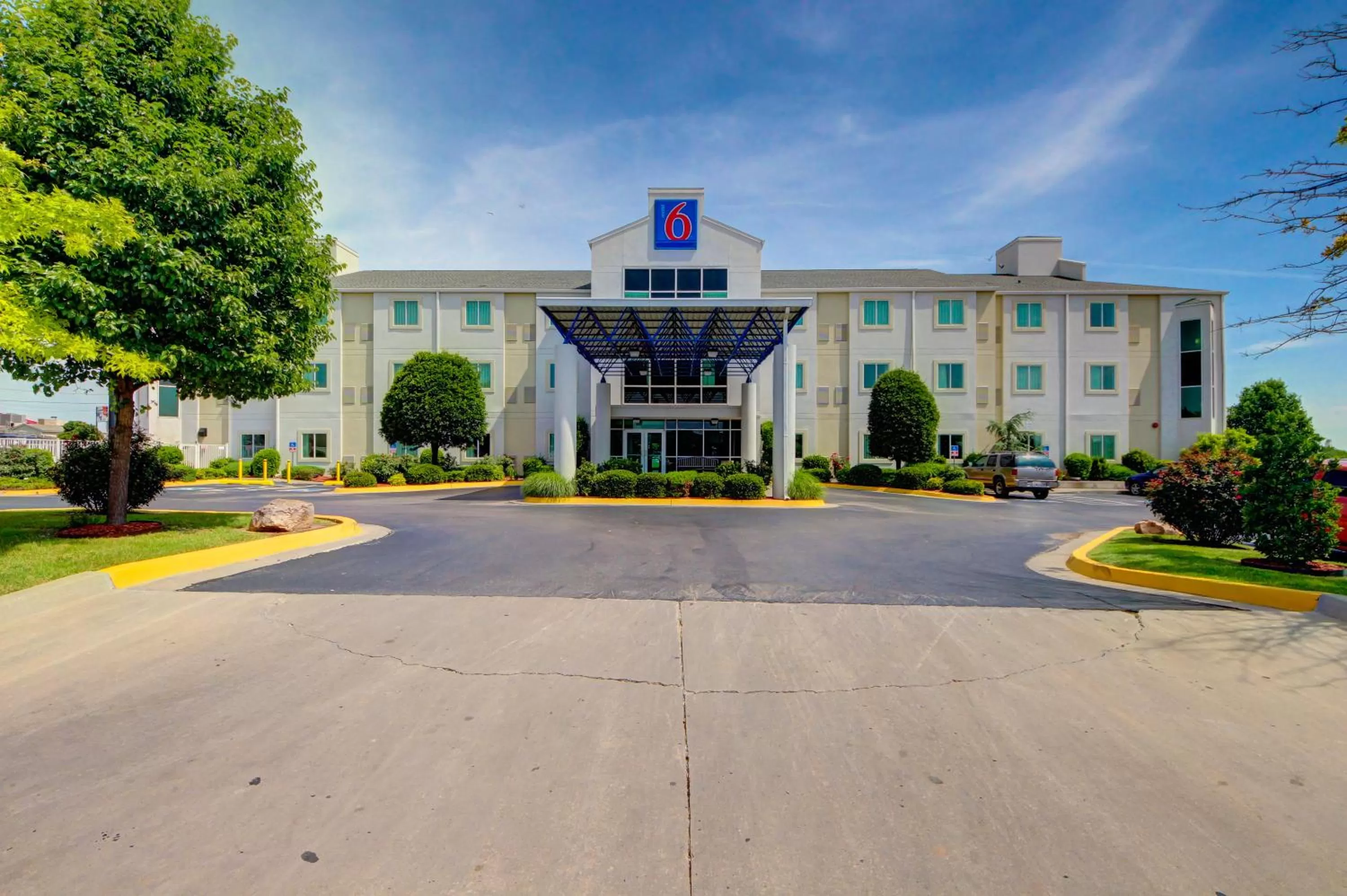 Property building in Motel 6-El Reno, OK