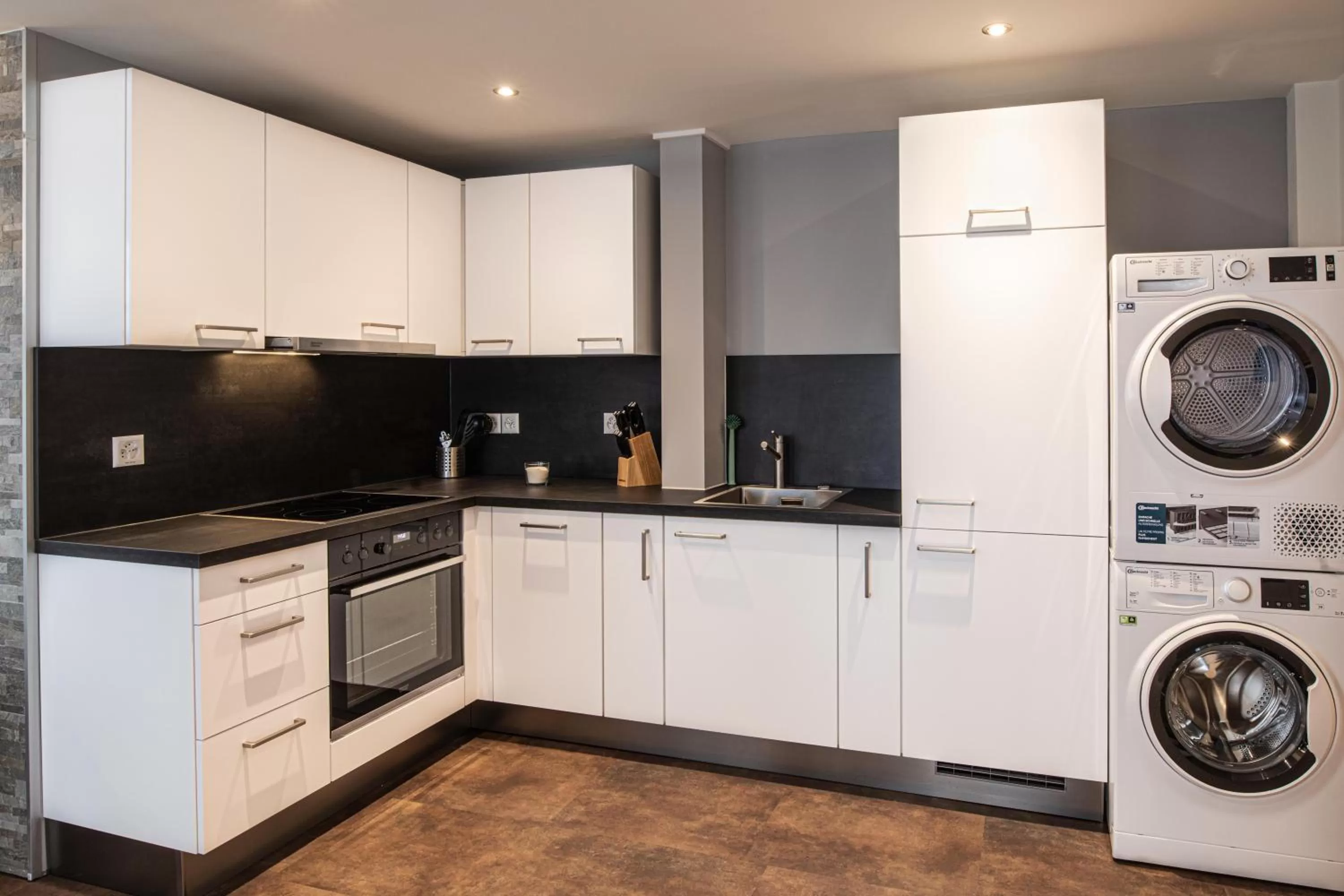 Kitchen or kitchenette in Apart Hotel Amadeo