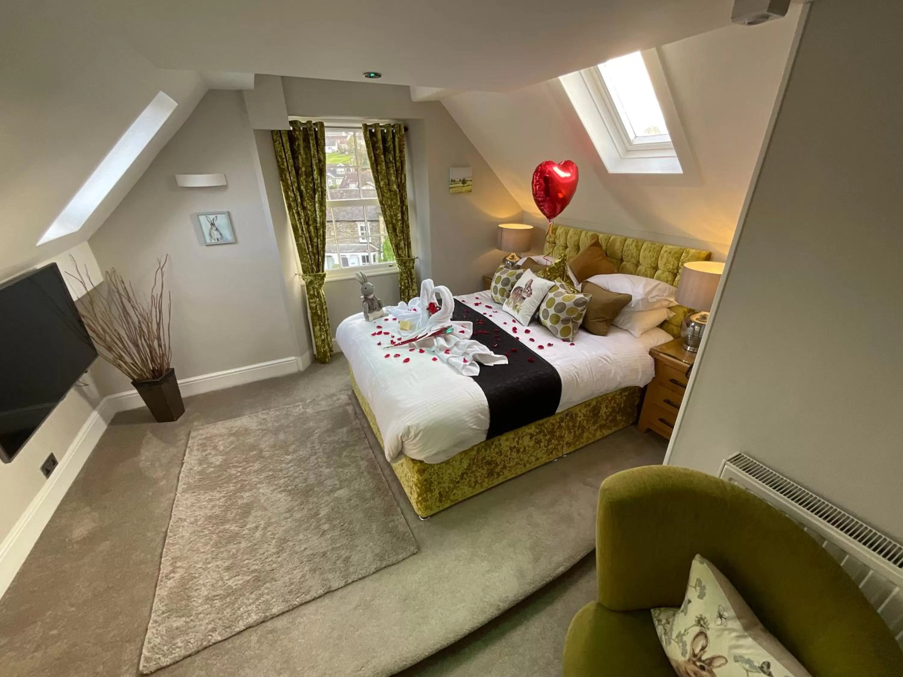 Bed in Windermere Boutique Hotel Spa Suites & Hot Tubs