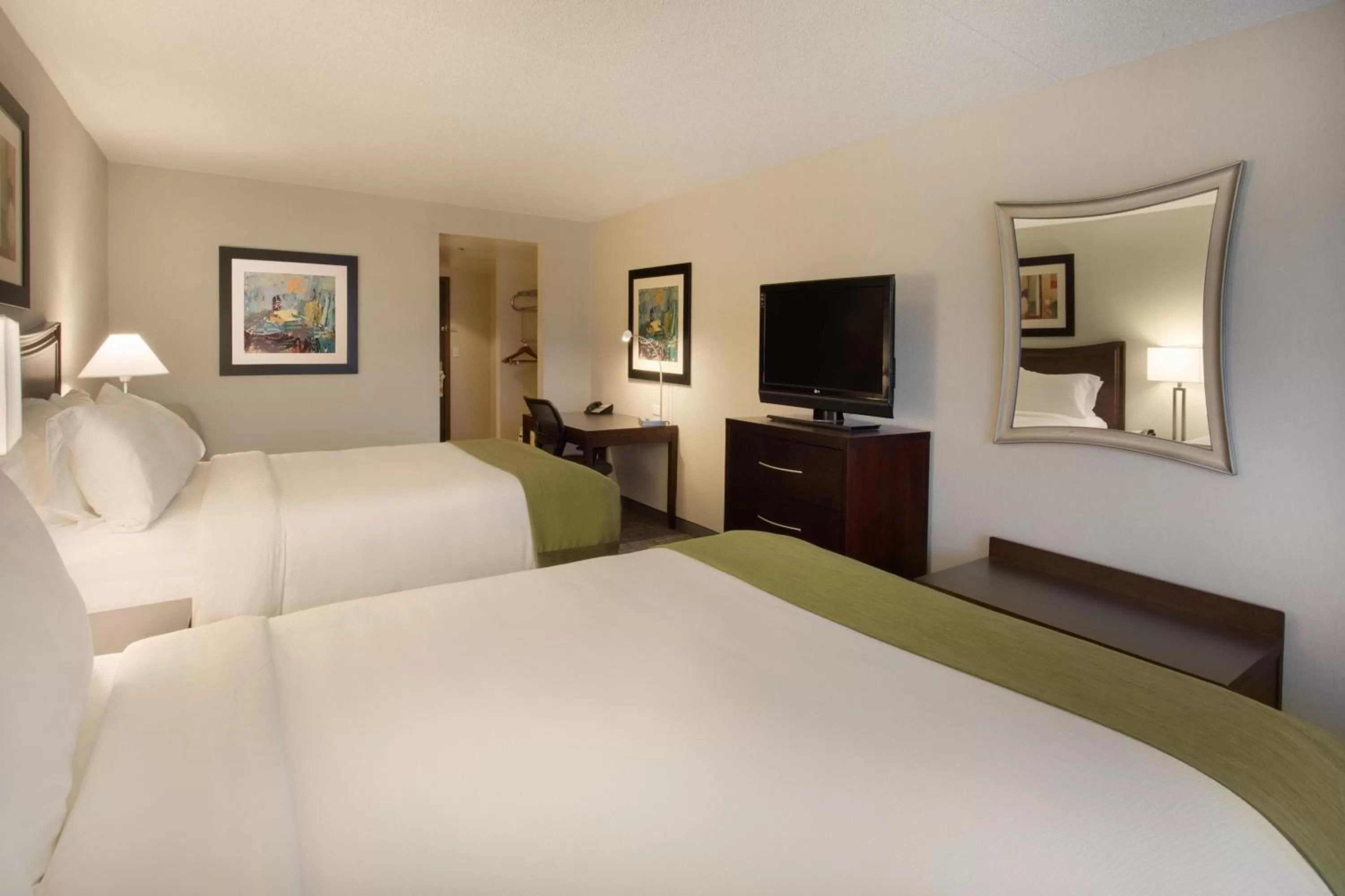 Photo of the whole room, Bed in Holiday Inn Scottsdale North- Airpark by IHG