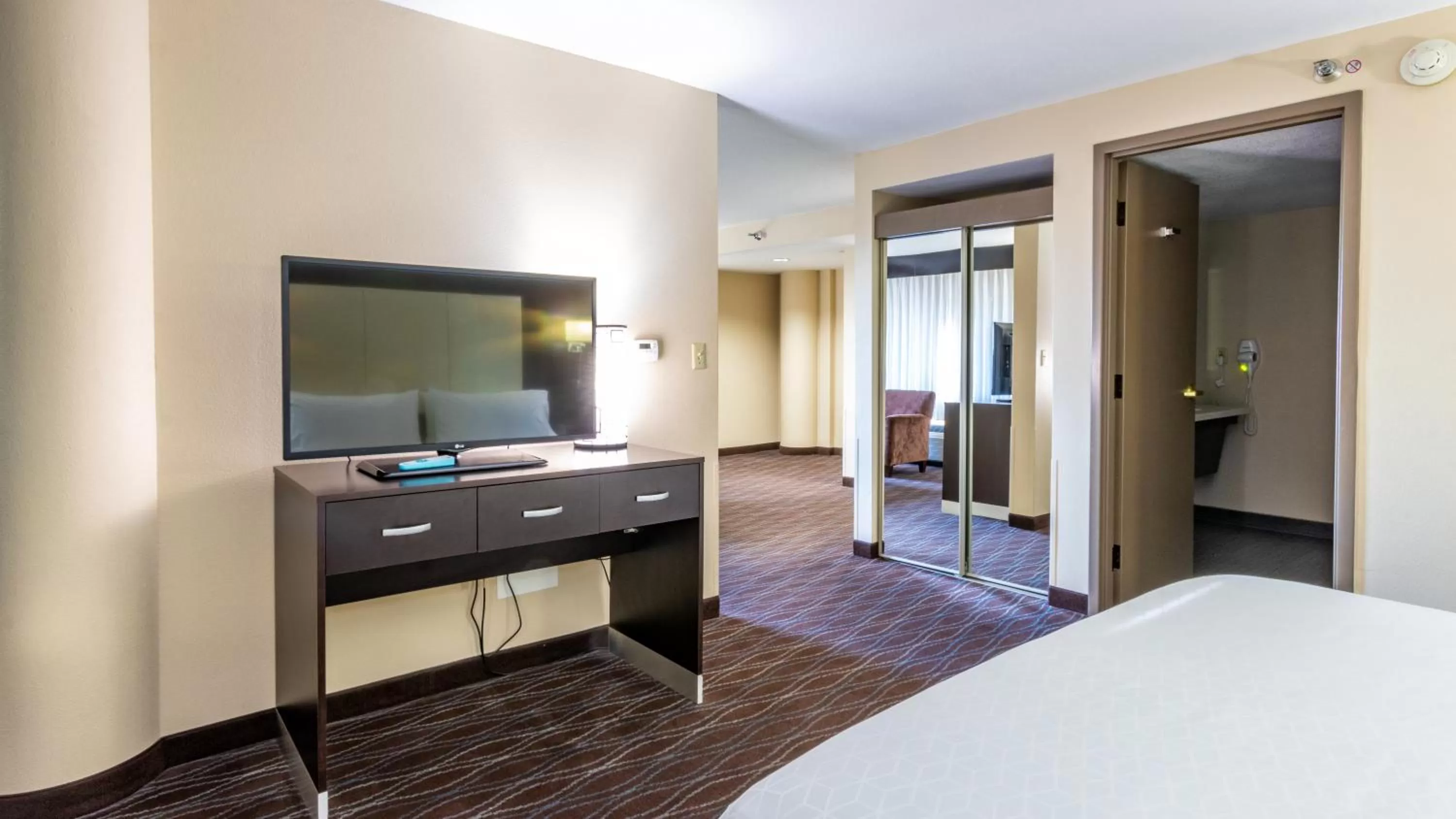 Bed in Holiday Inn Express Boise Downtown by IHG