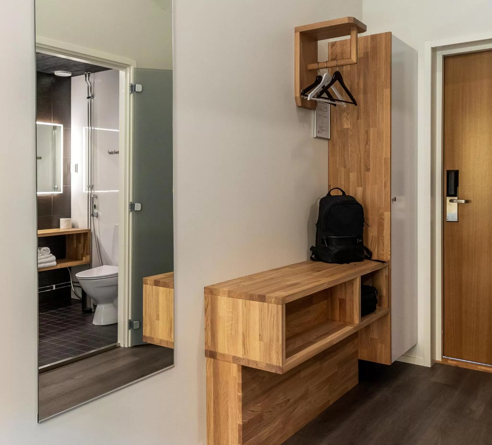 wardrobe in De Gamlas Hem Hotel & Restaurant