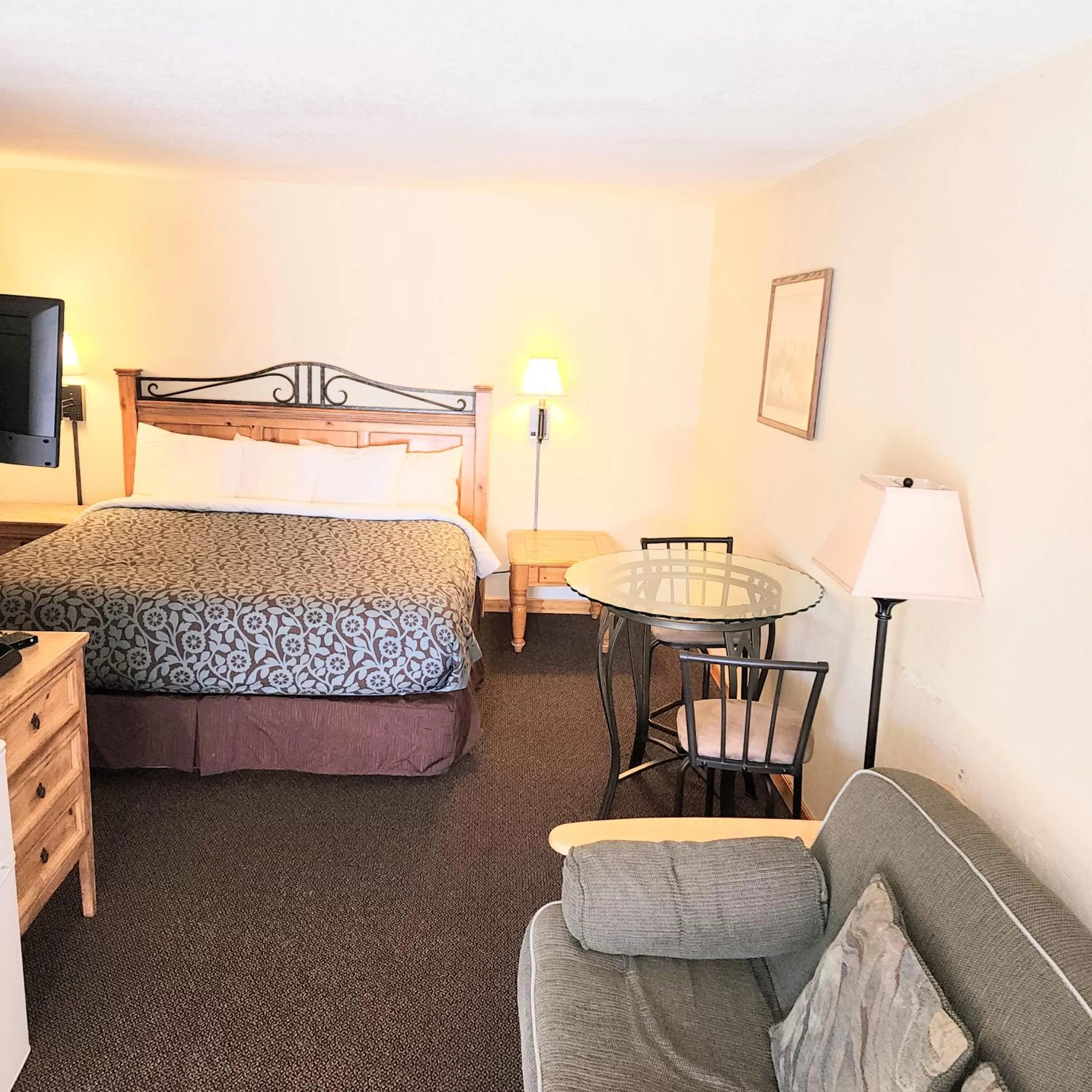 Bedroom in Canyon Motel near Rocky Mountain National Park