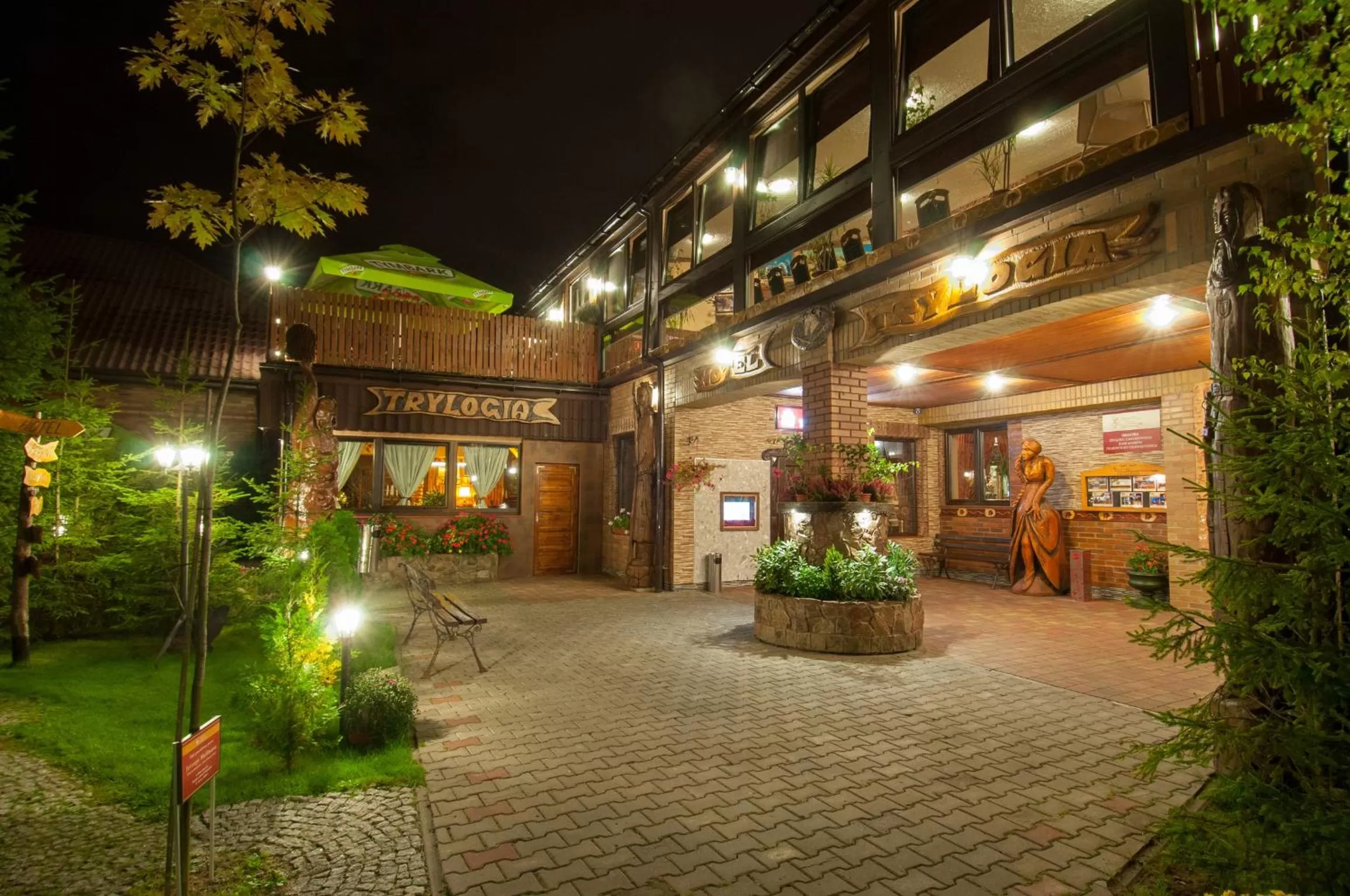 Facade/entrance in Hotel Trylogia