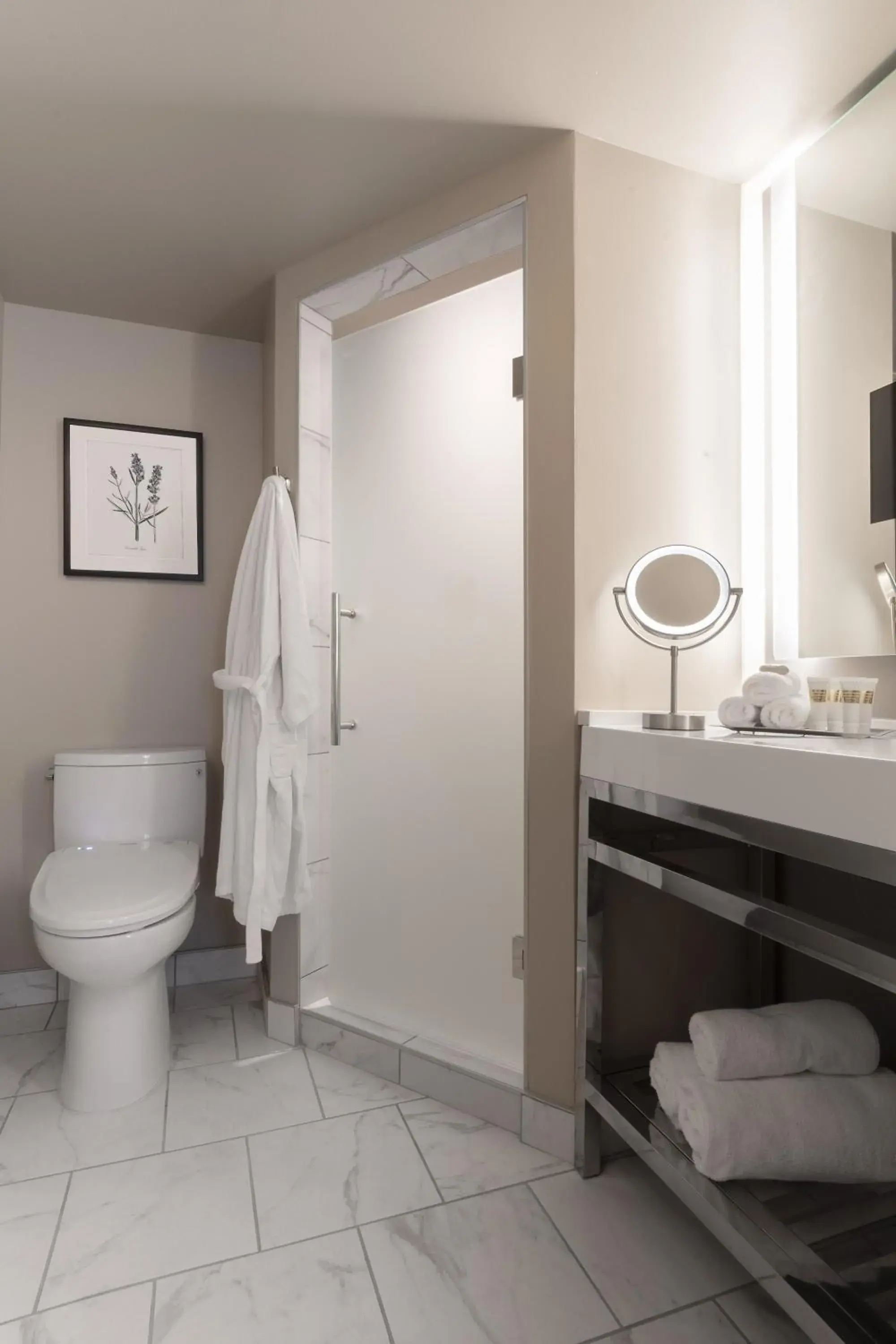 King Room in Seven Gables Inn, St Louis West, a Tribute Portfolio Hotel King Room in Seven Gables Inn, St Louis West, a Tribute Portfolio Hotel