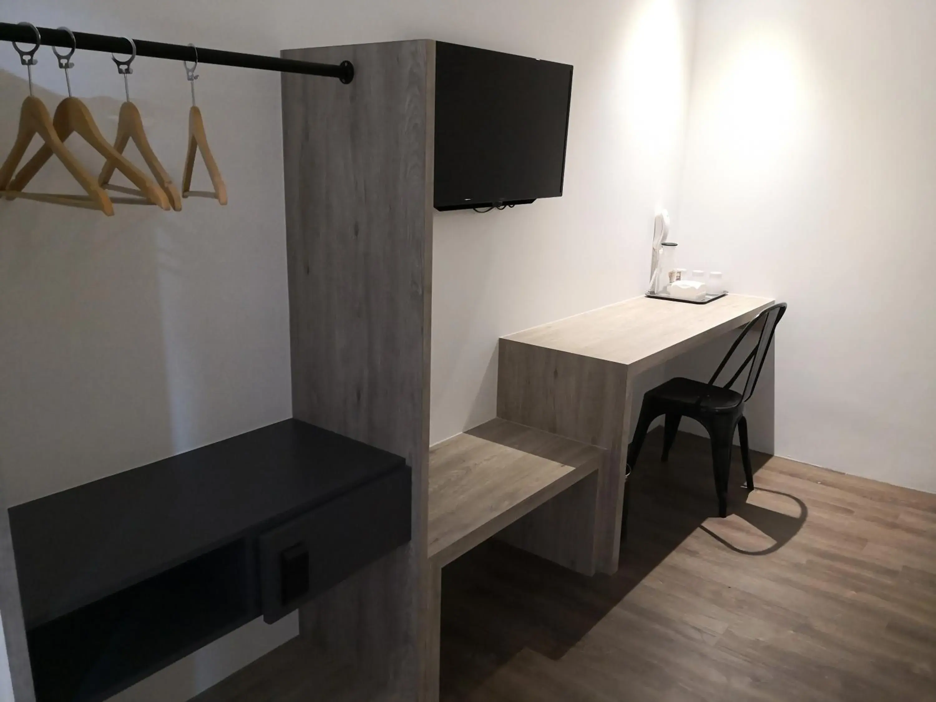 Deluxe Queen Room in H Boutique Hotel Xplorer Loke Yew Deluxe Queen Room in H Boutique Hotel Xplorer Loke Yew