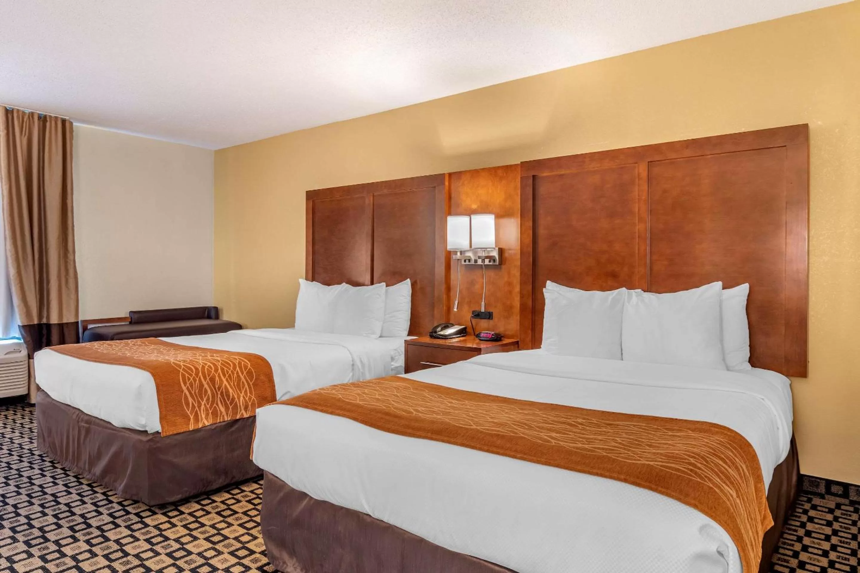 Photo of the whole room, Bed in Comfort Inn & Suites Athens North