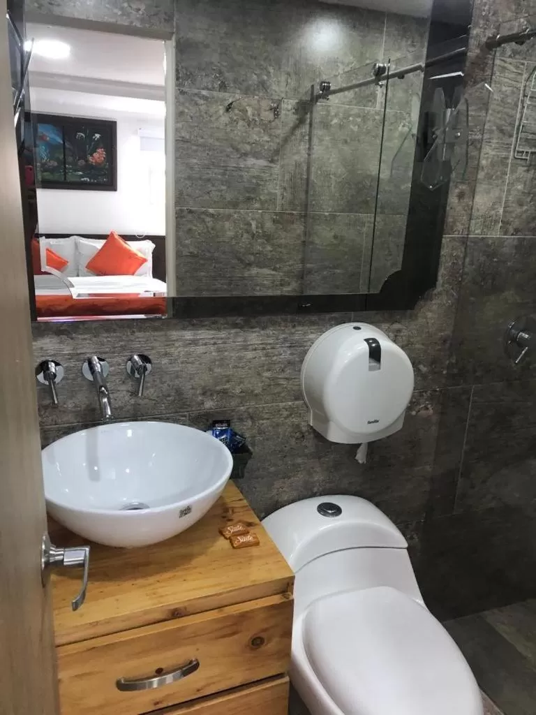 Shower, Bathroom in Hotel Fénix Real Bogotá