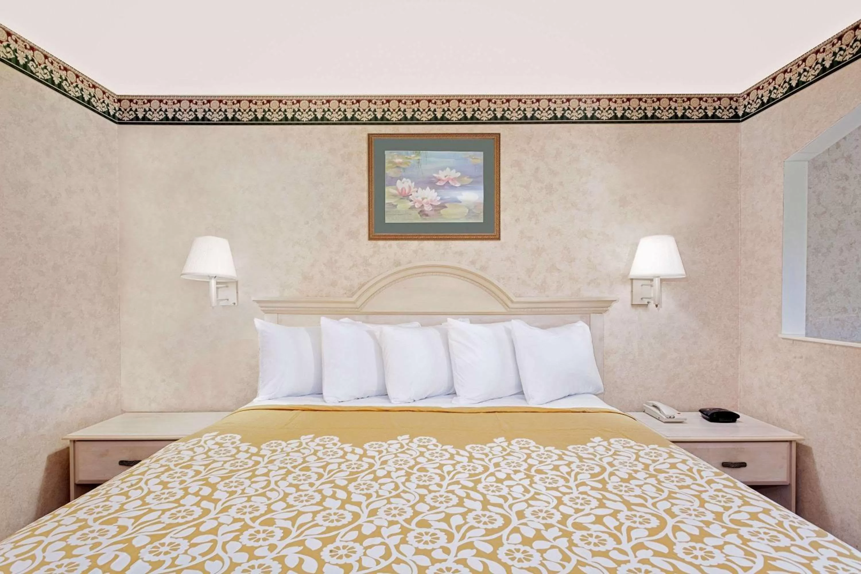 Photo of the whole room, Bed in Your Place Inn