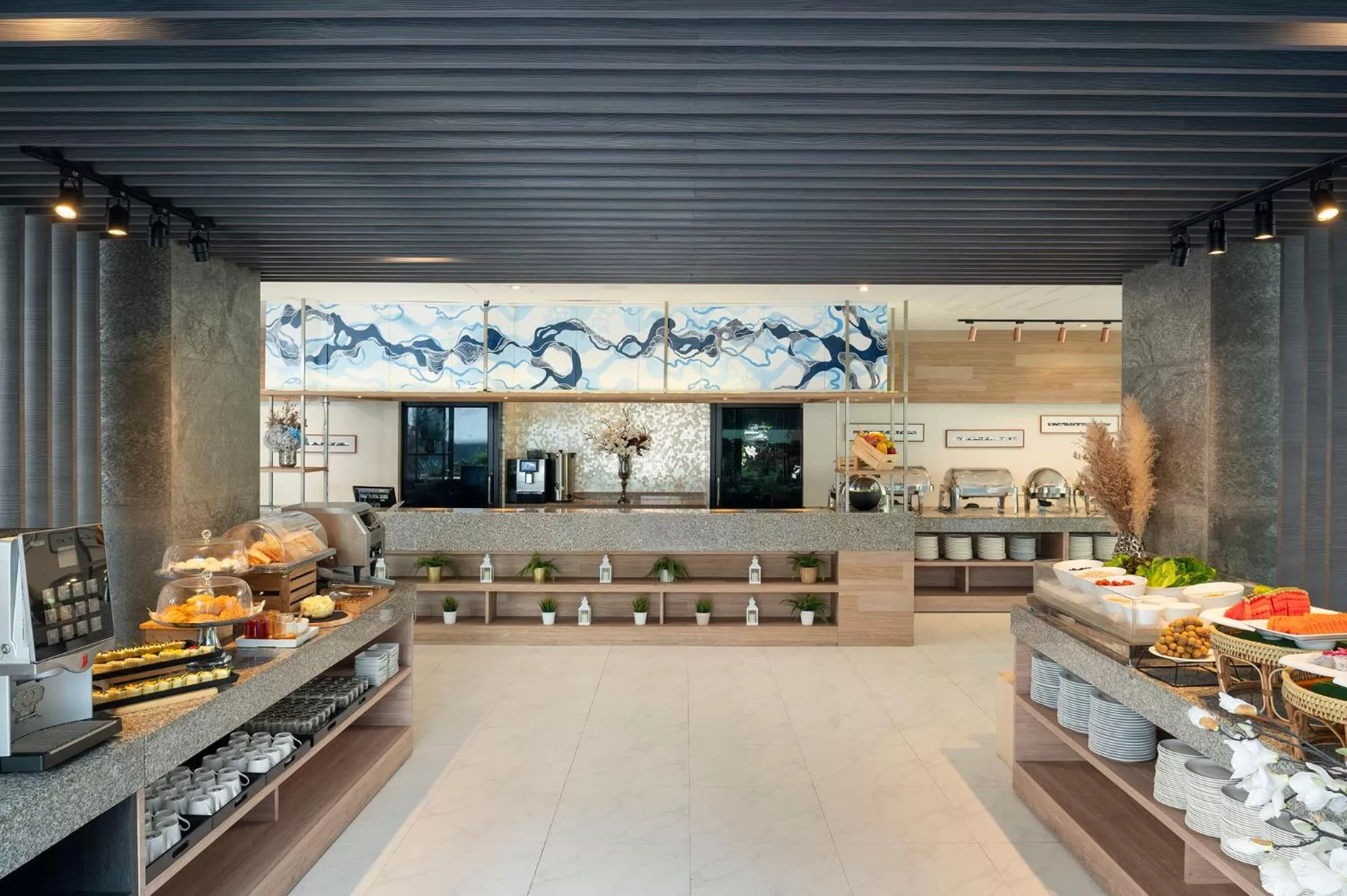 Food and drinks in Canalis Suvarnabhumi Airport Hotel