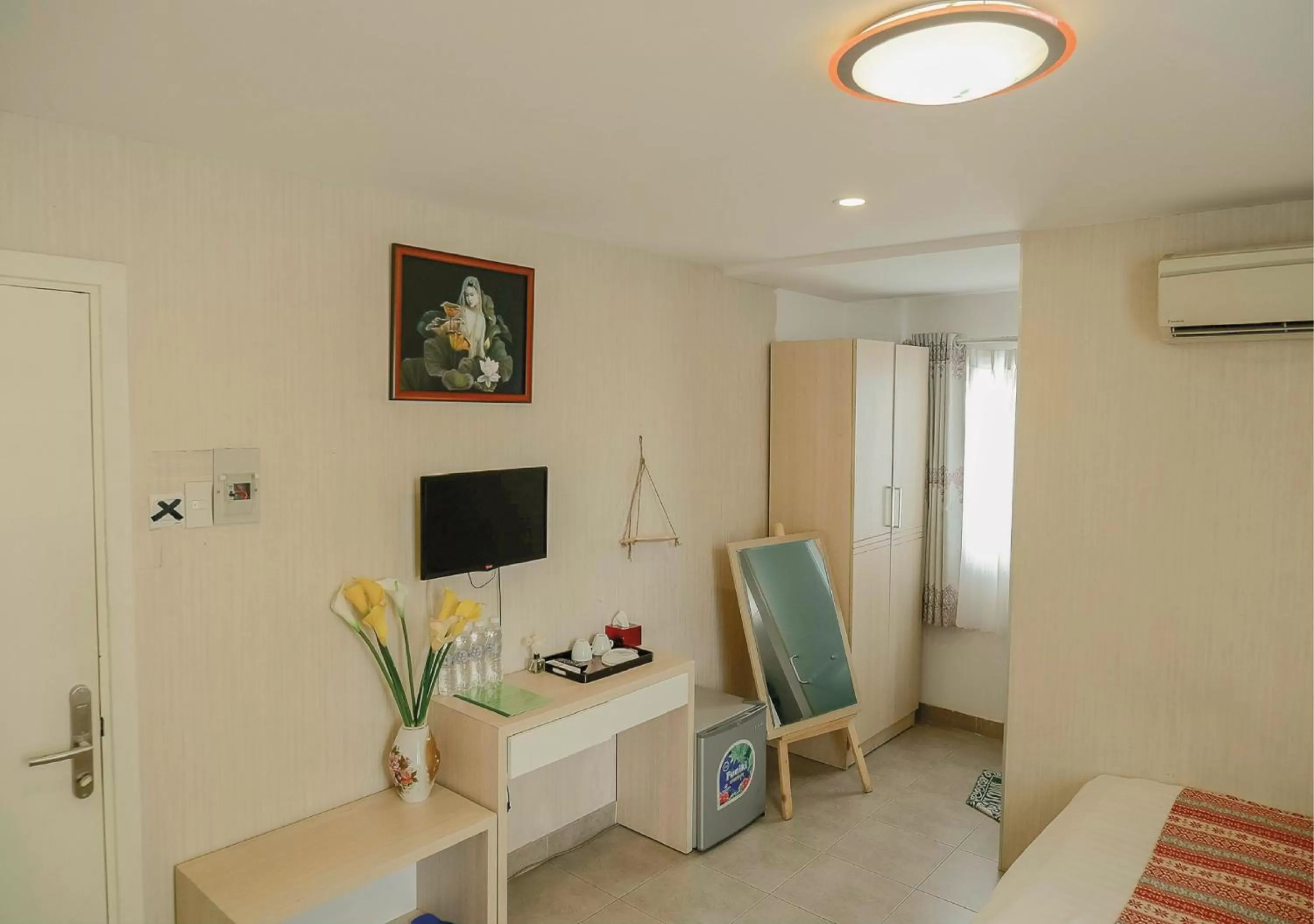 Photo of the whole room in Galaxy Boutique Sai Gon Central Hotel