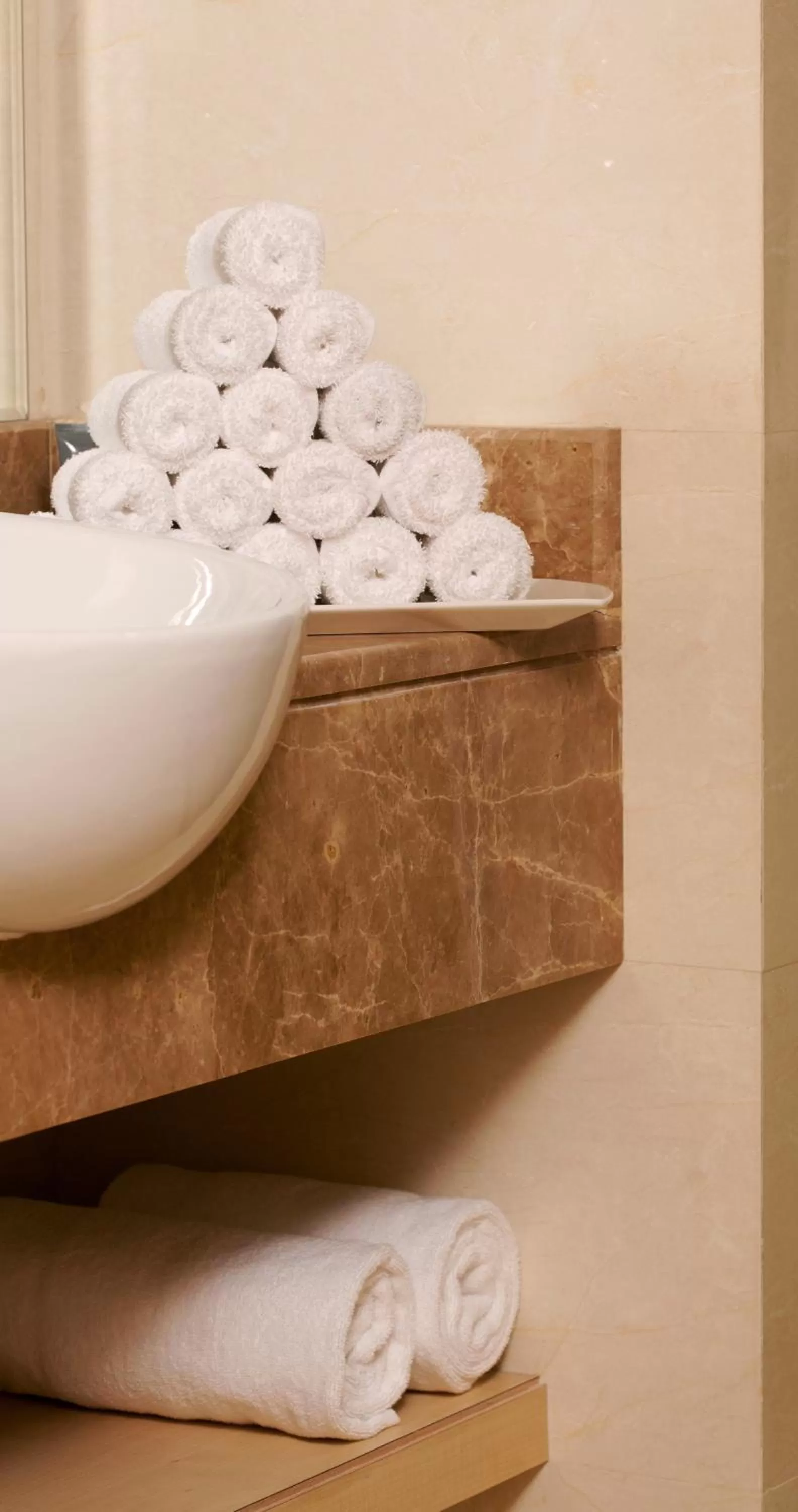 Shower in Al Khoory Executive Hotel, Al Wasl