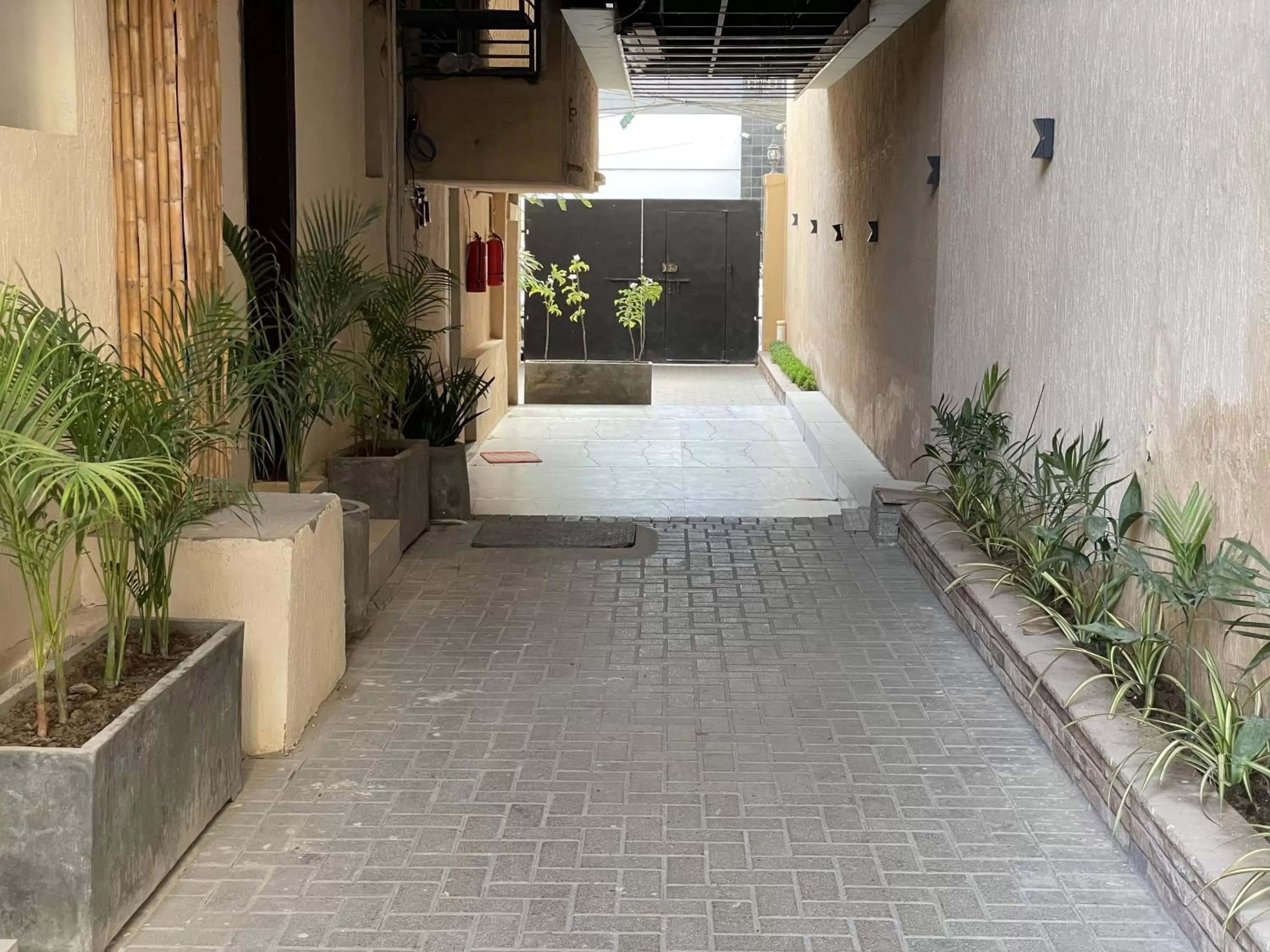 Facade/entrance in Hamsun Shahrah-e-Faisal