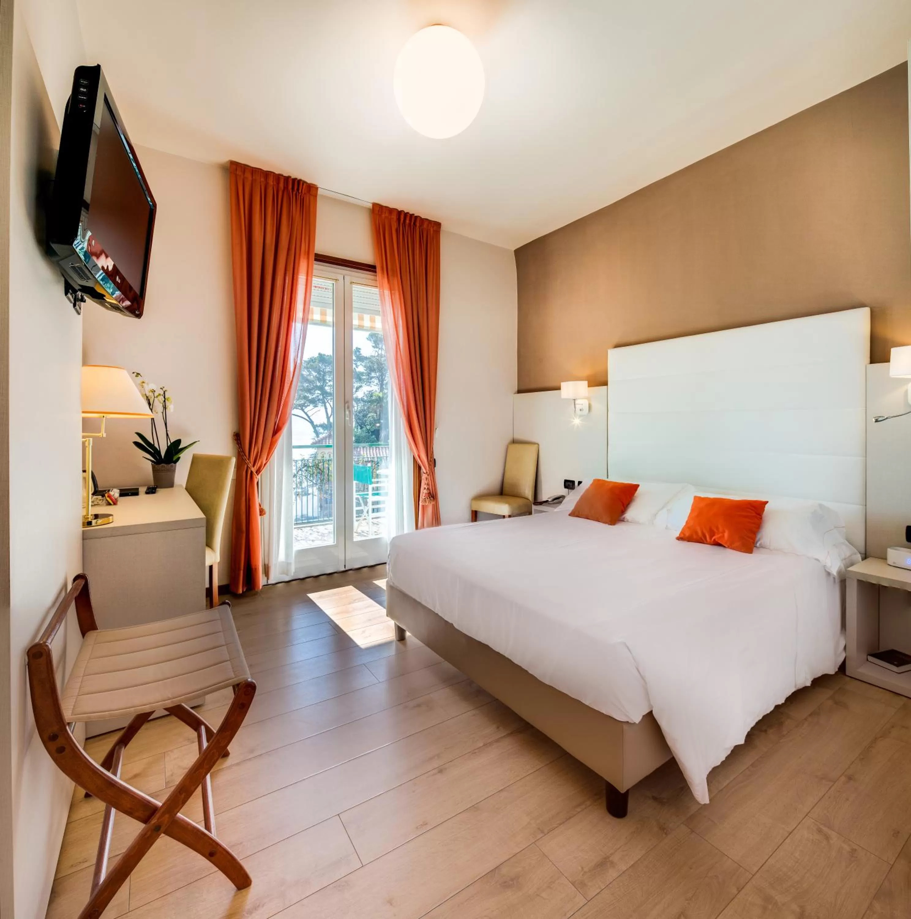 Photo of the whole room, Bed in Best Western Regina Elena