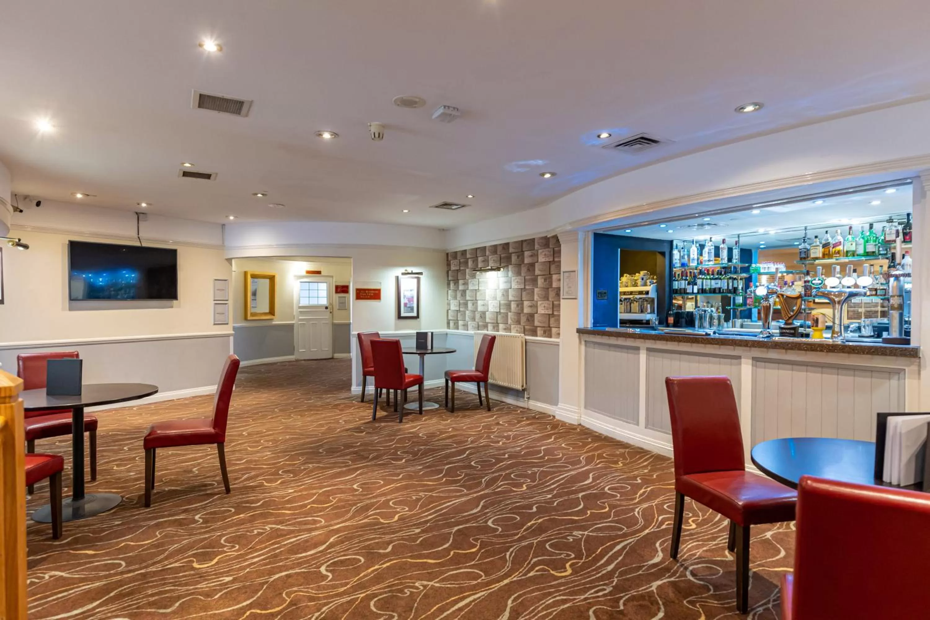 Lounge or bar in Mercure Tunbridge Wells Hotel