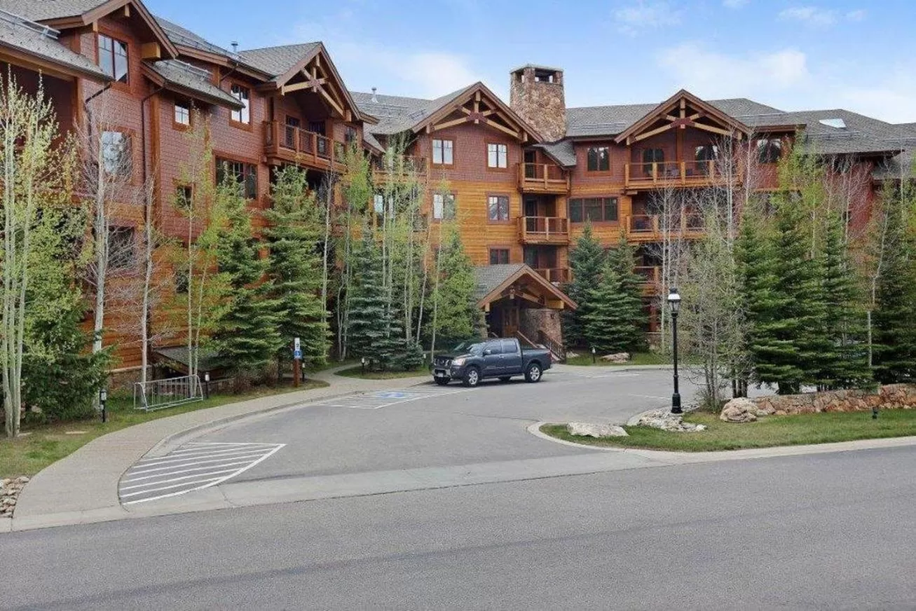 Property building in Mountain Thunder Lodge, A Vail Resorts Property