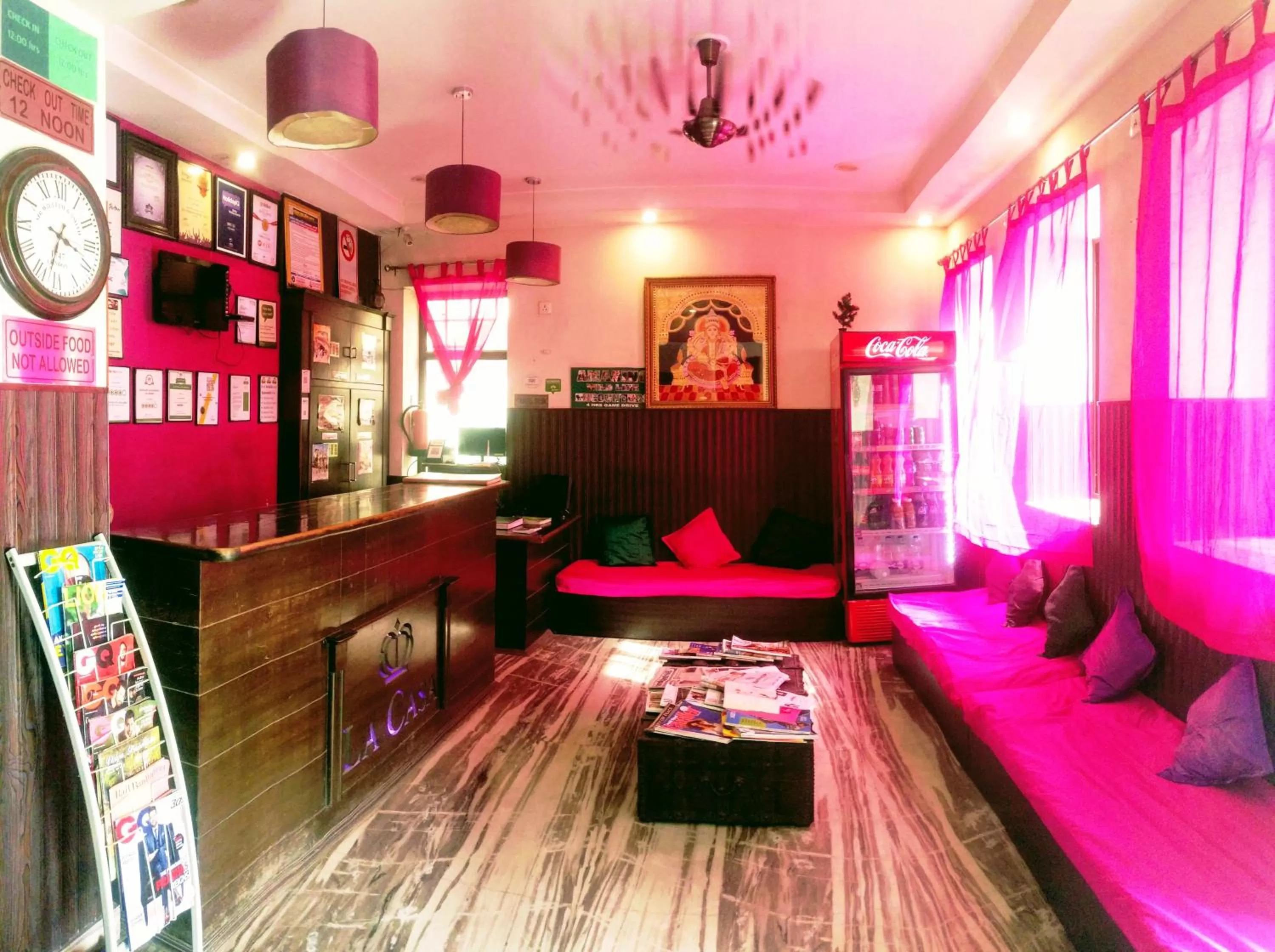 Facade/entrance in La Casa