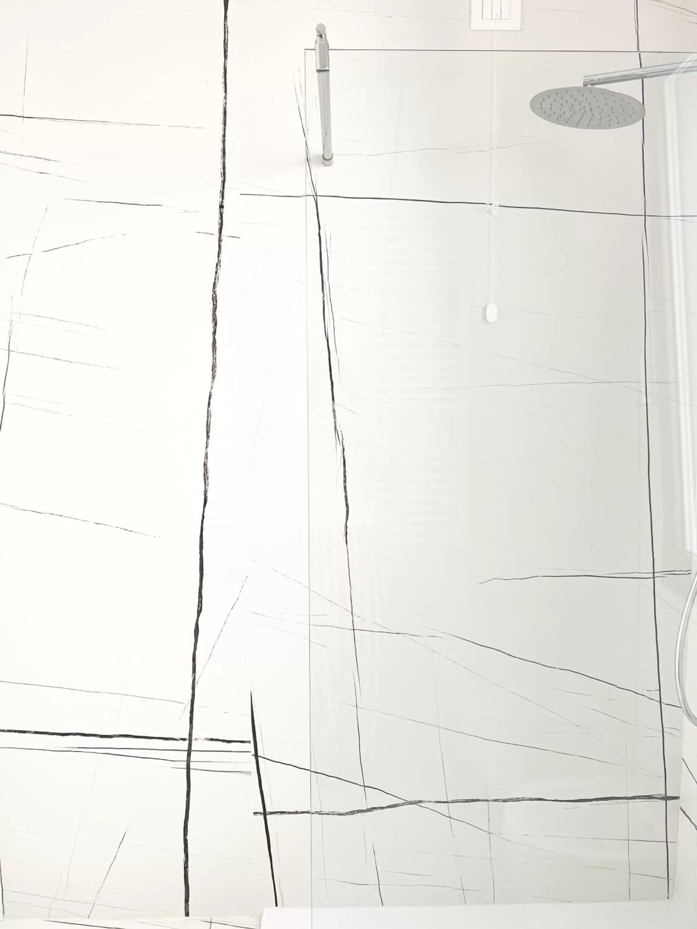 Glass House - Smart Rooms & Parking