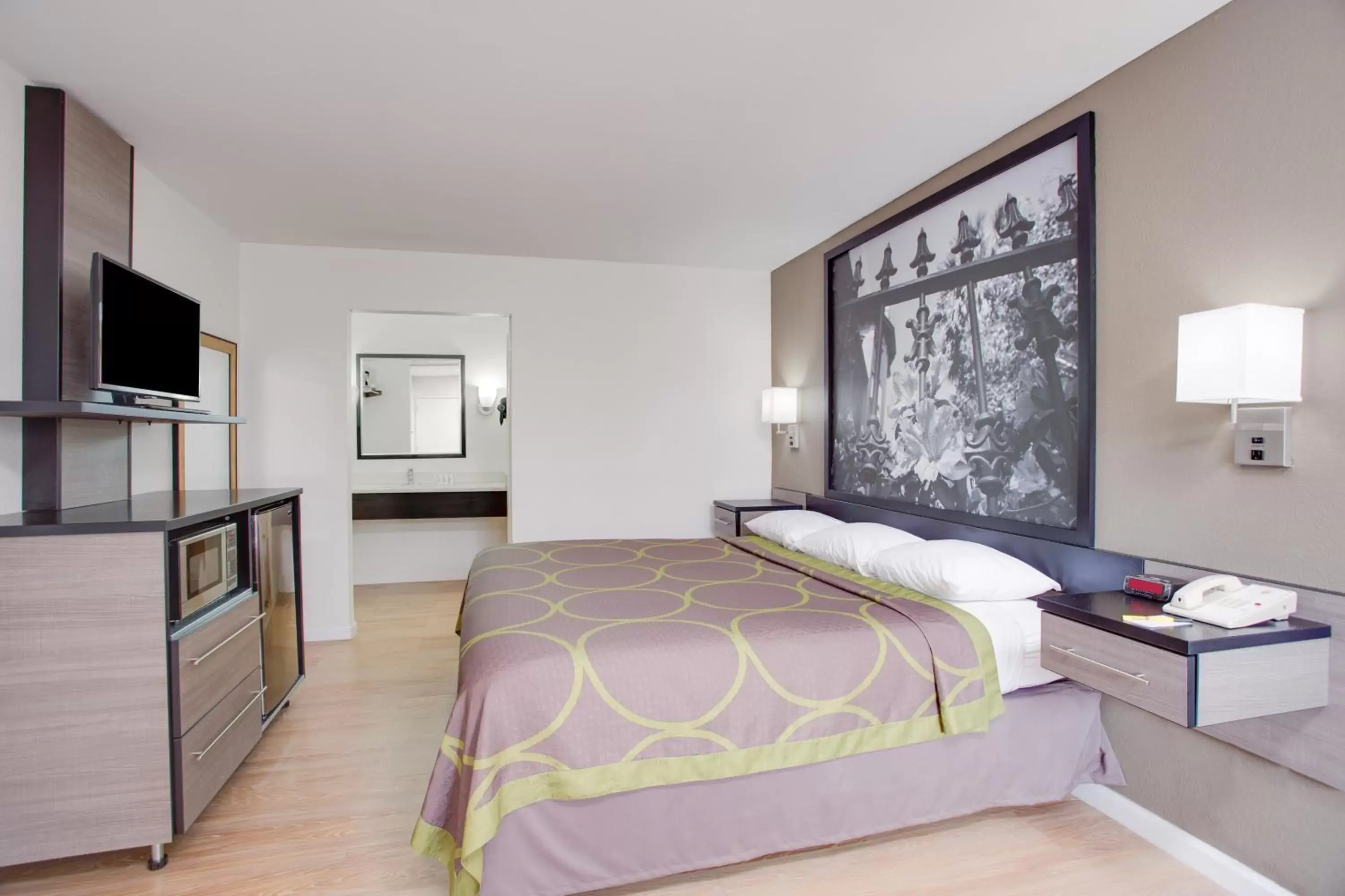 King Room - Smoking in Super 8 by Wyndham Dalton King Room - Smoking in Super 8 by Wyndham Dalton