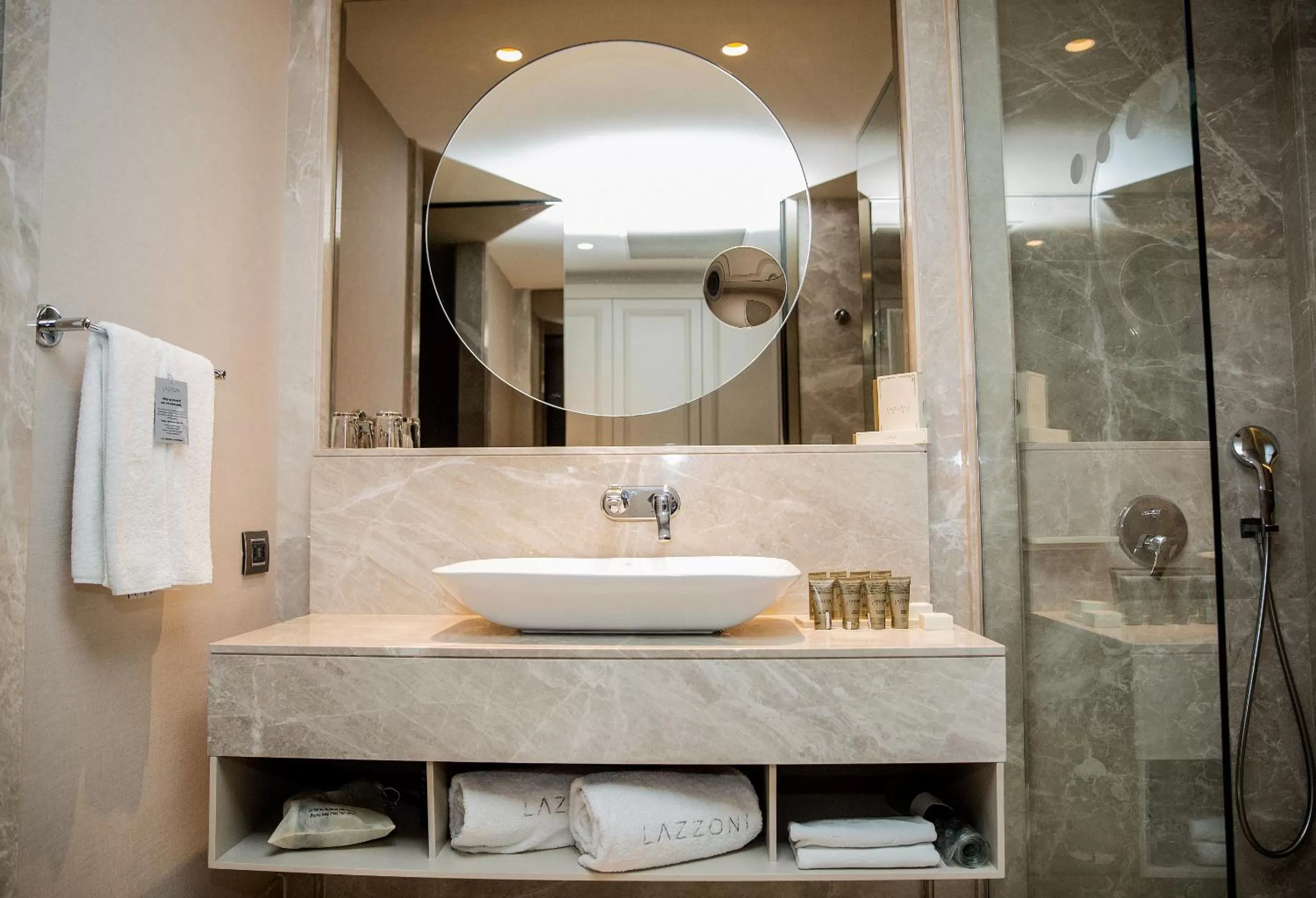 Bathroom in Lazzoni Hotel