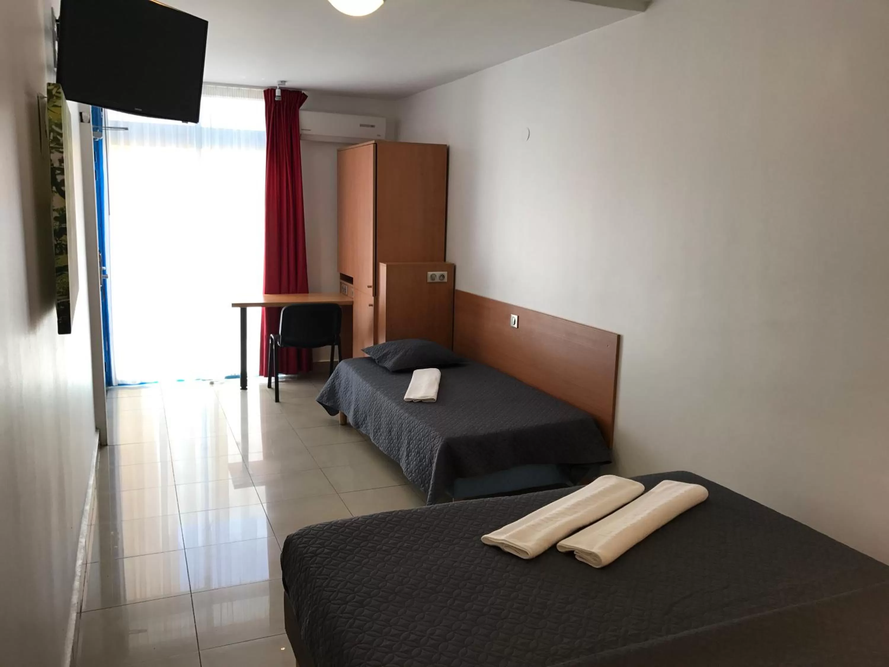 Staff, Bed in Karaibes Hotel