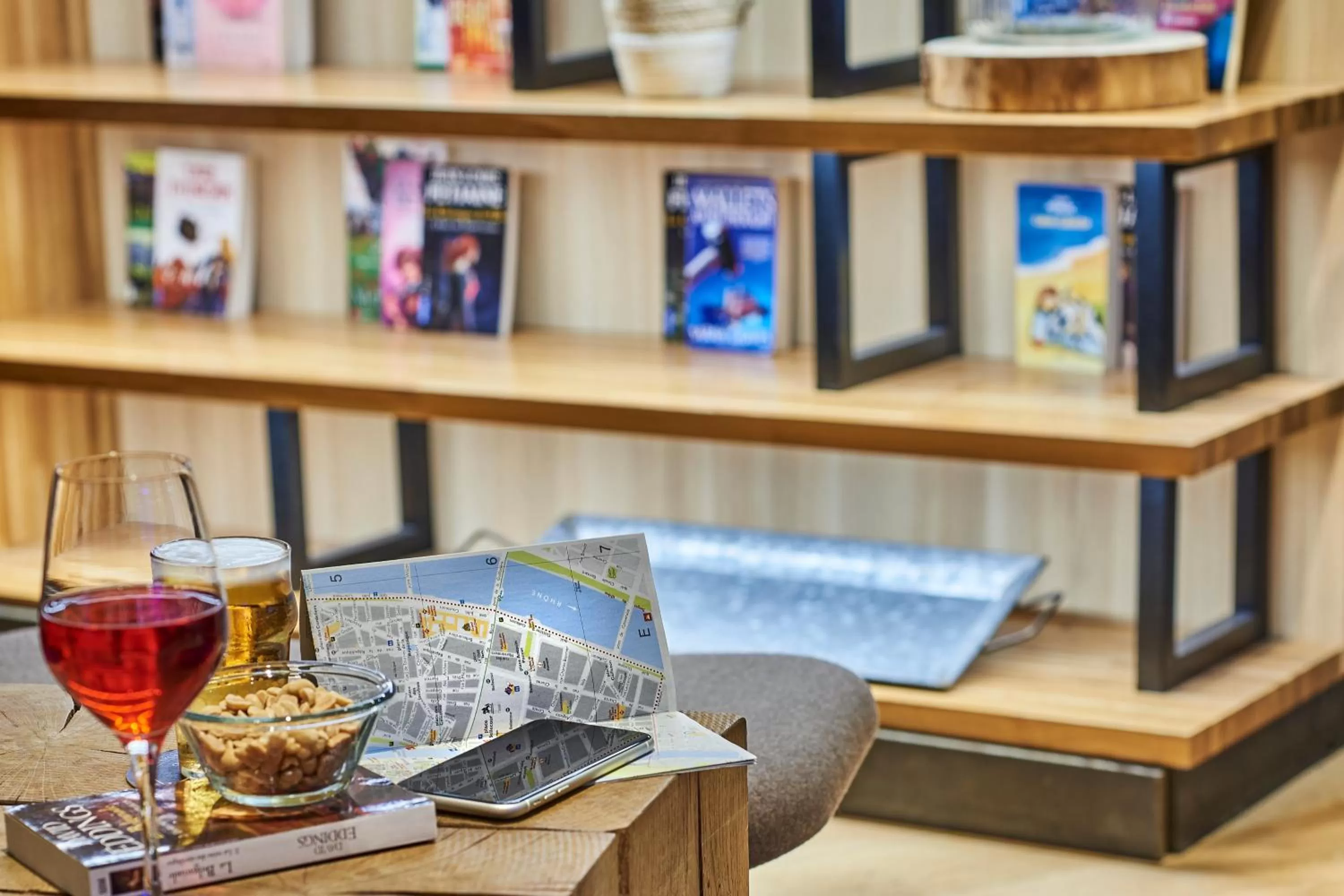 Library in Campanile Lyon Centre - Berges du Rhône