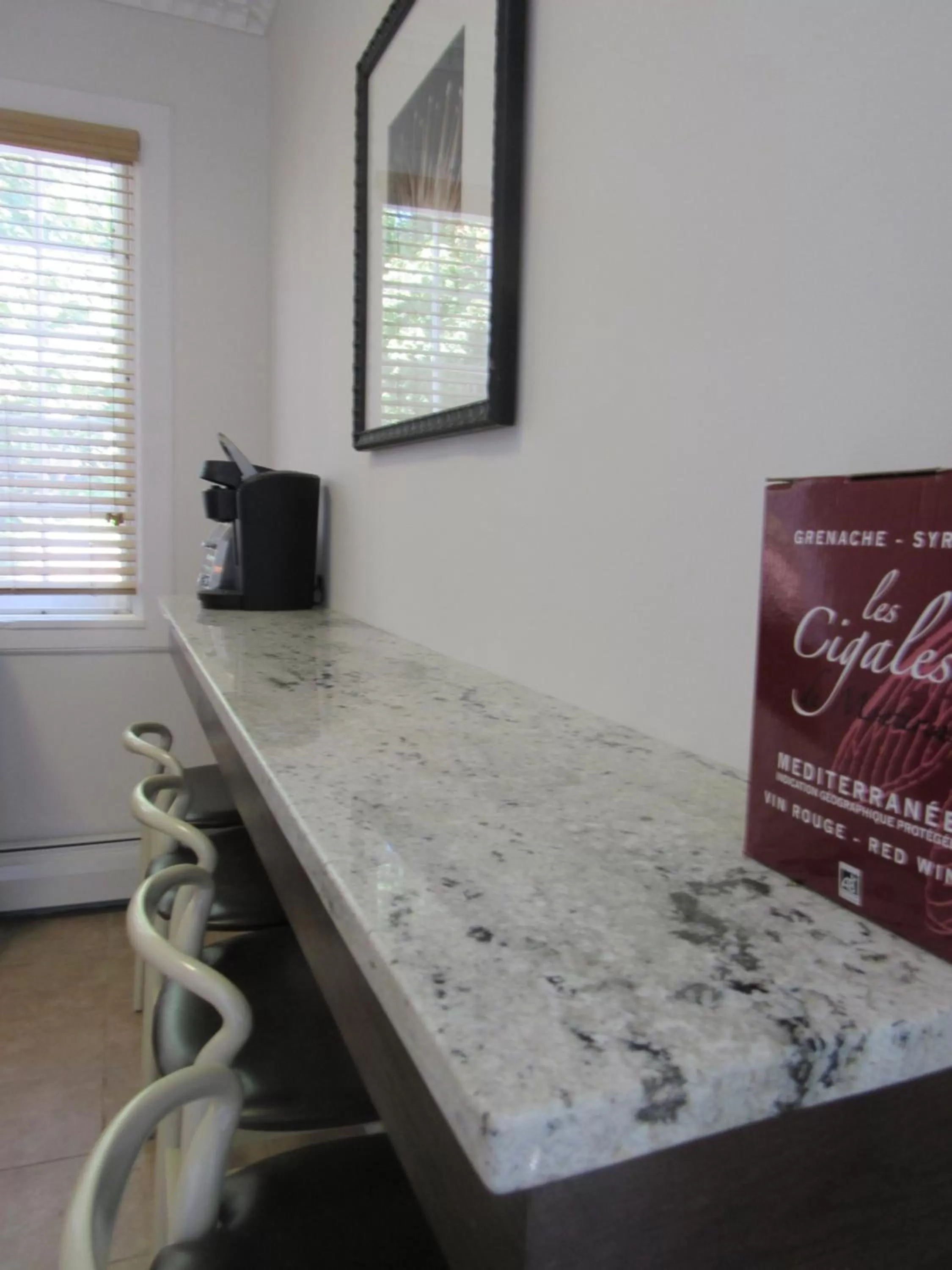 The Argus Hotel & Cocktail Lounge