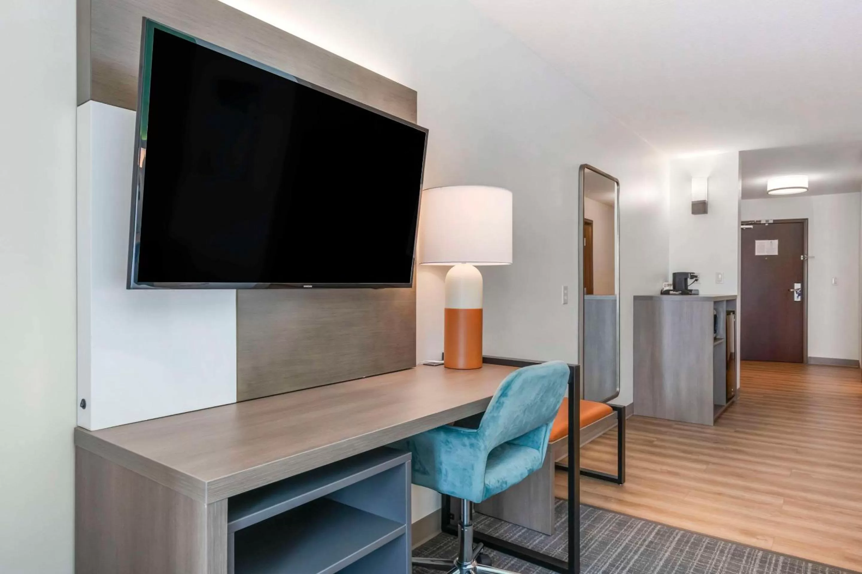 Bedroom in Comfort Suites Conference Center Rapid City