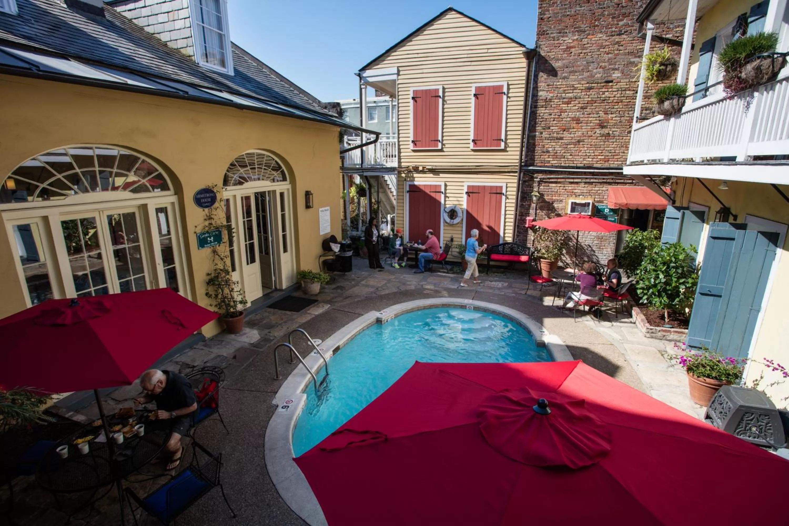Swimming pool in Hotel St. Pierre French Quarter
