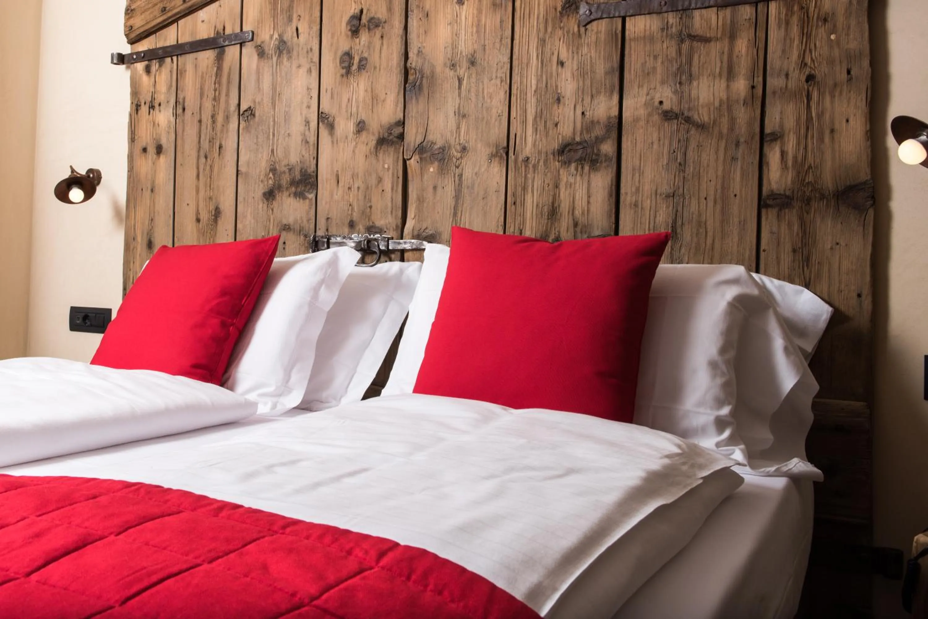 Decorative detail, Bed in Francesin Active Hotel