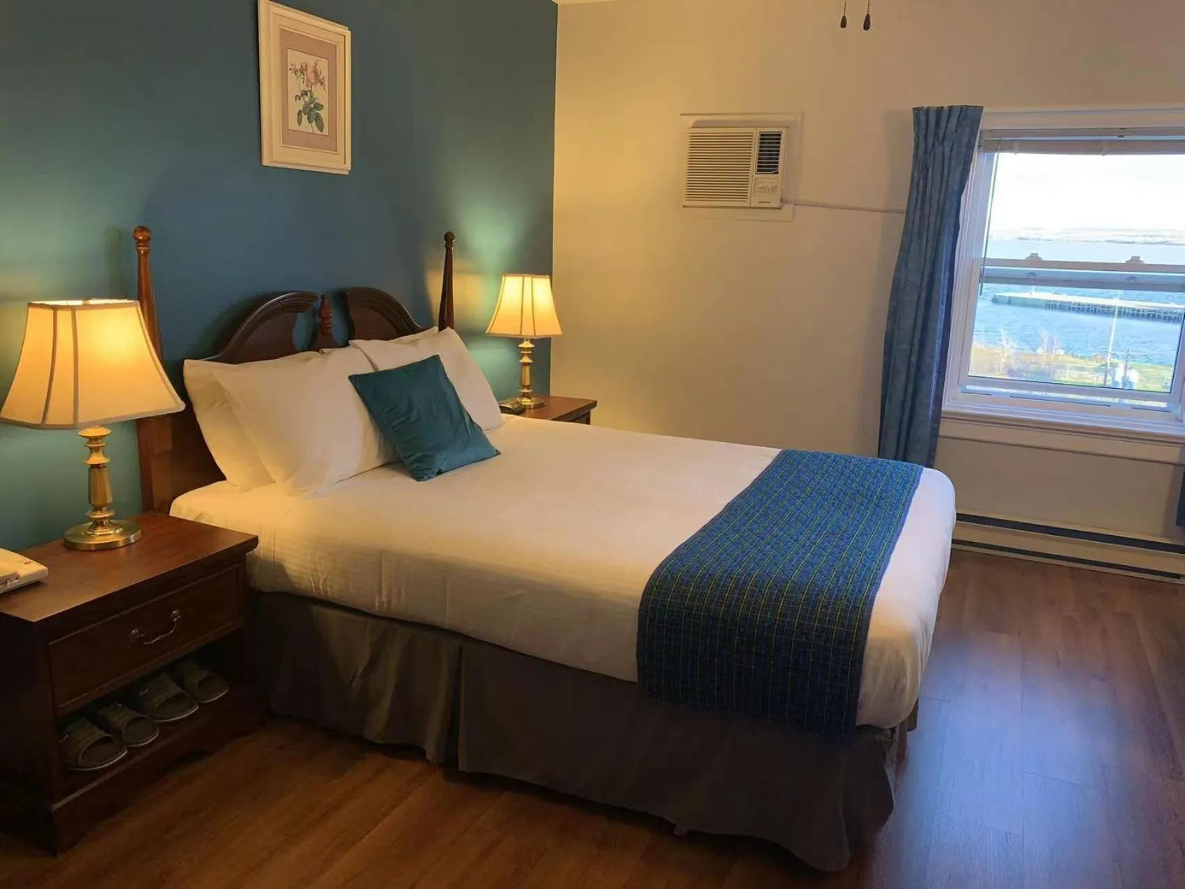 Photo of the whole room, Bed in Braeside Country Inn