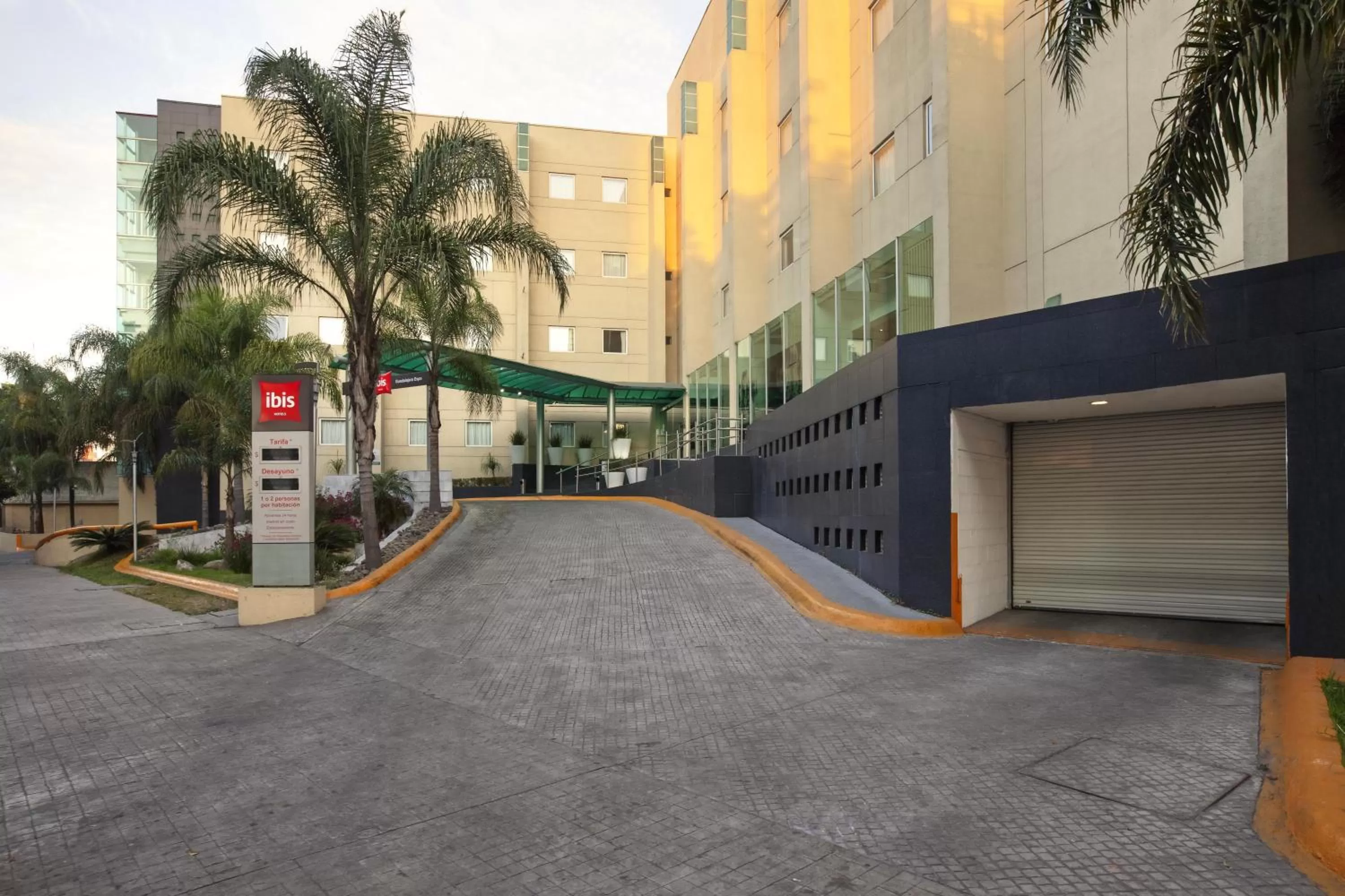 Facade/entrance in Ibis Guadalajara Expo